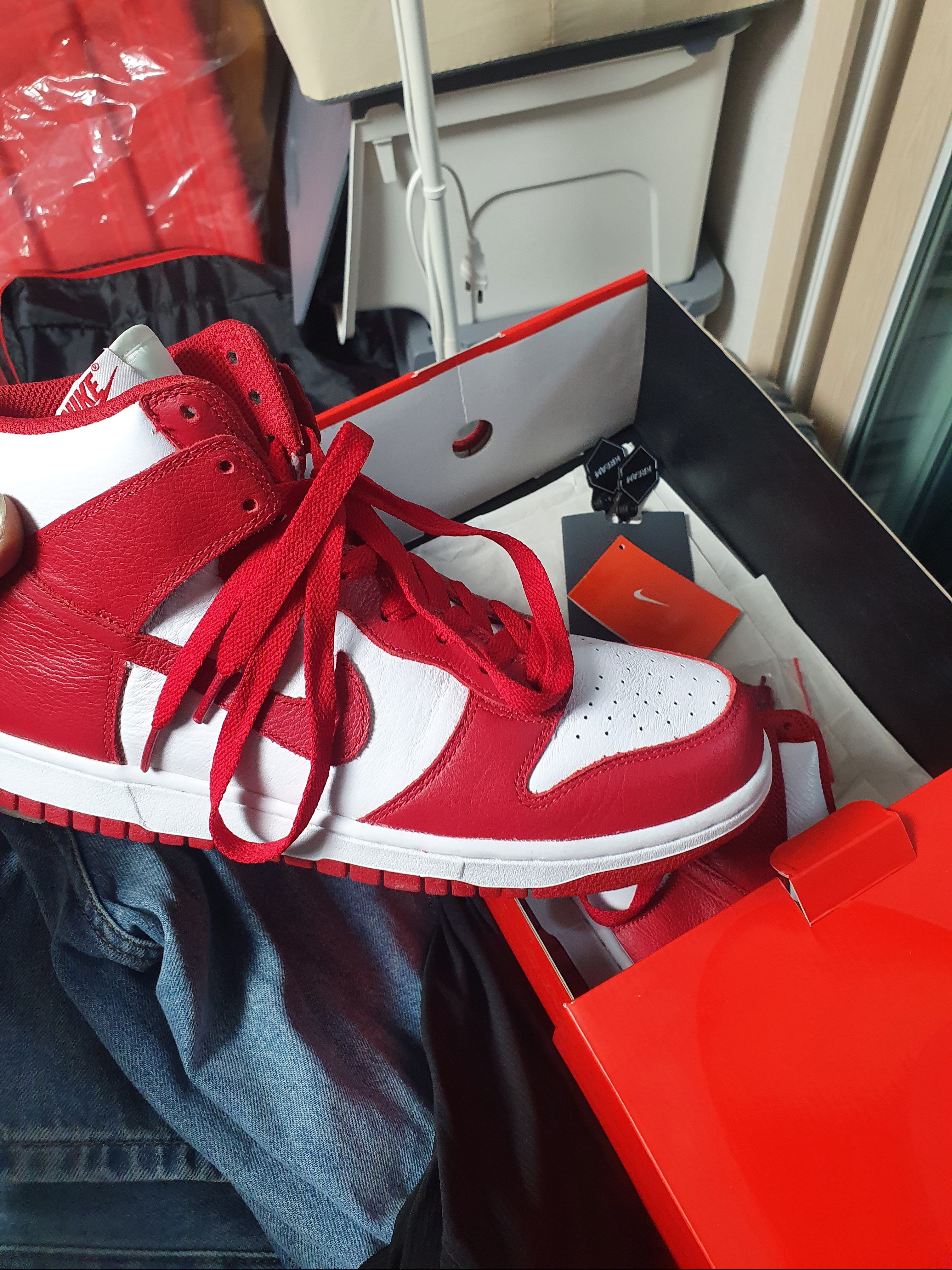 Nike Dunk High Retro QS St. John's, Nike Dunk High Retro Championship White and Red 착용 스타일