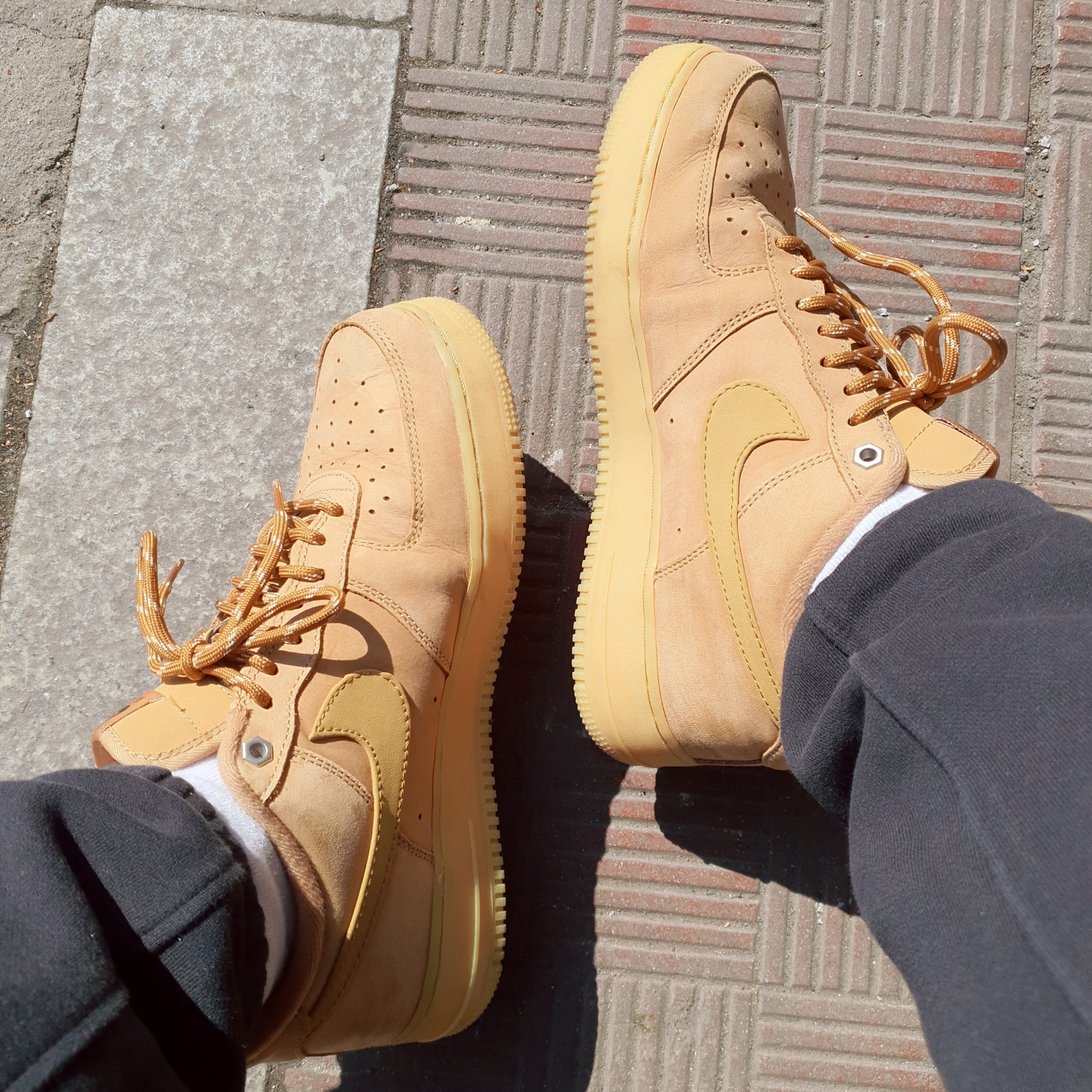 Nike Air Force 1 '07 WB Flax 착용 스타일
