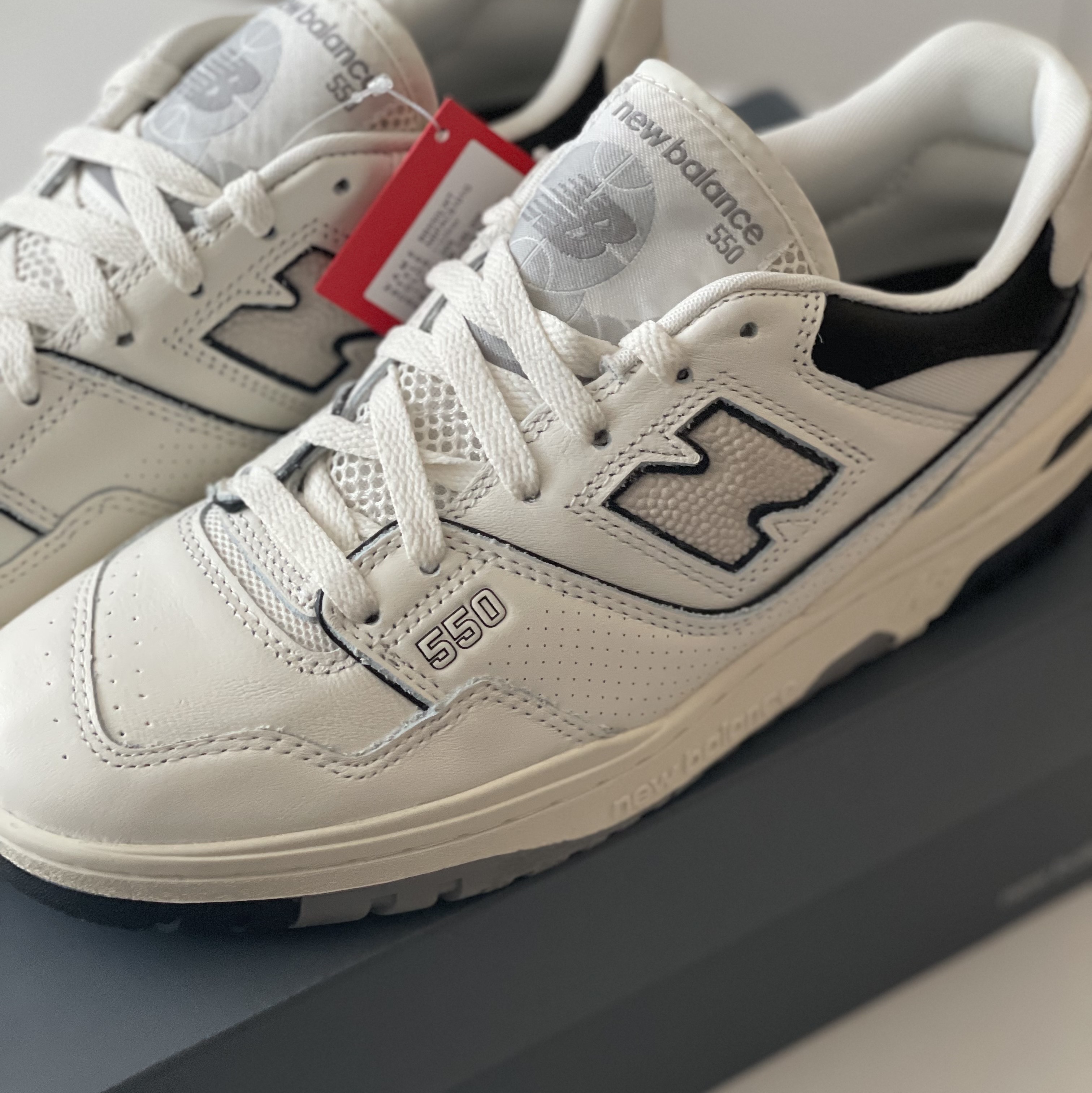 New Balance 550 White Grey - 2E Wide 착용 스타일