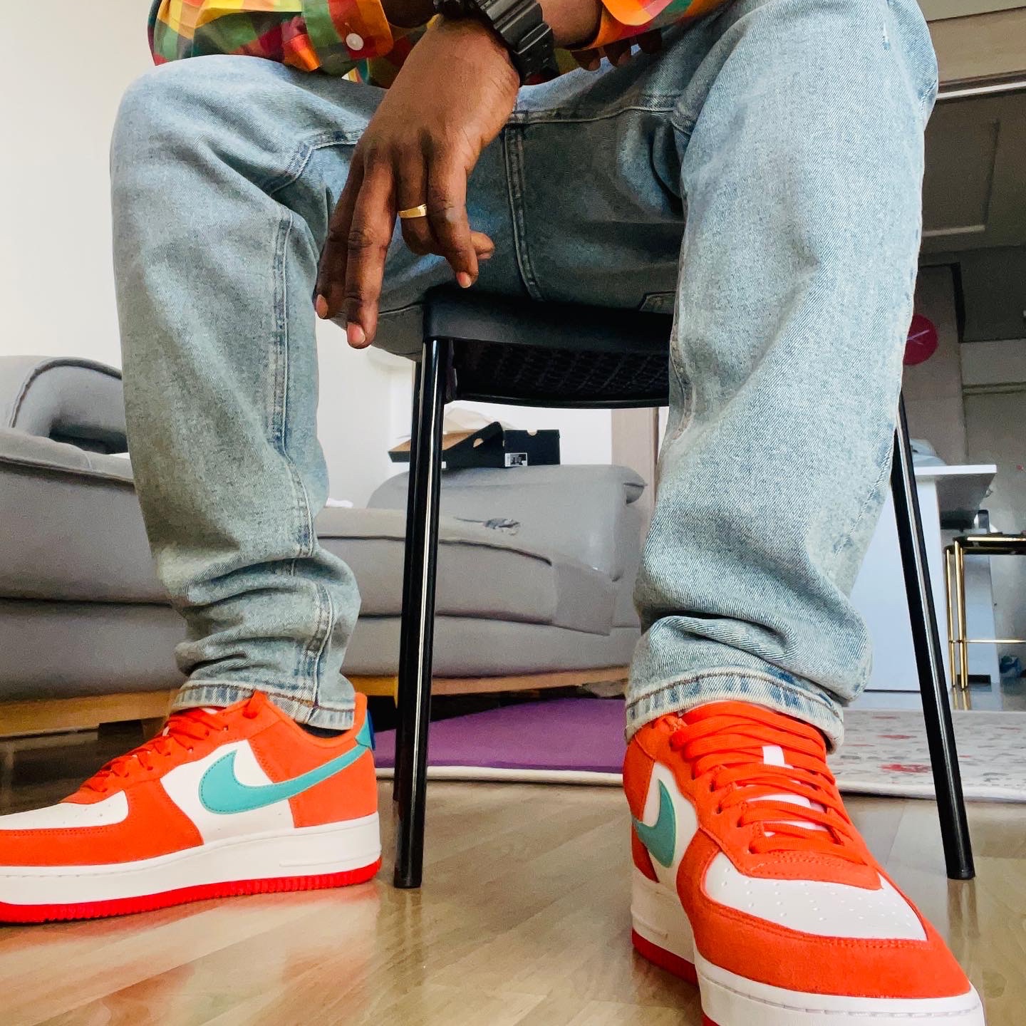 Nike Air Force 1 '07 LV8 Athletic Club Rush Orange Washed Teal 착용 스타일