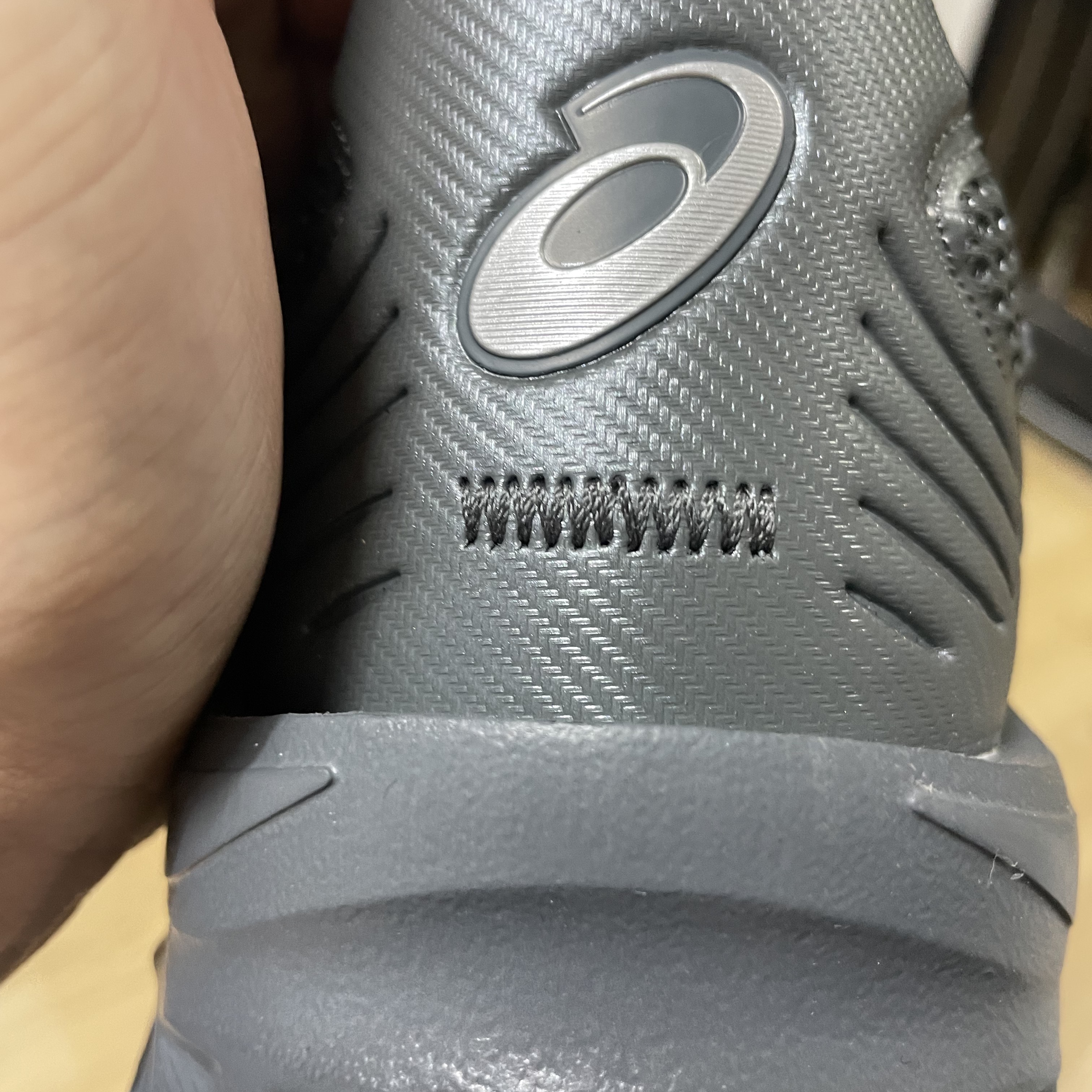 Asics HN2-S Protoblast Steel Grey 착용 스타일 - 2