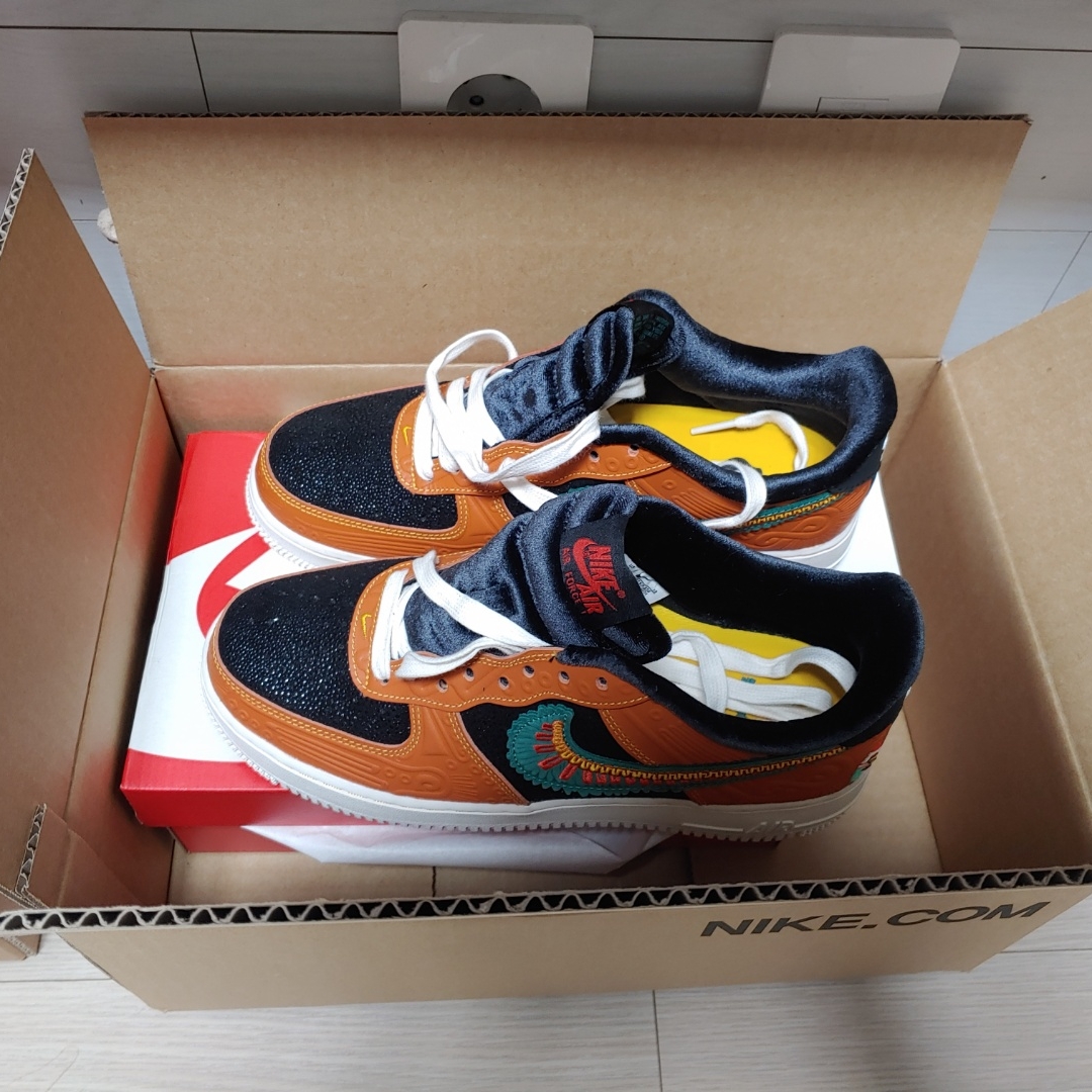 Nike Air Force 1 '07 LX Siempre Familia 착용 스타일 - 1
