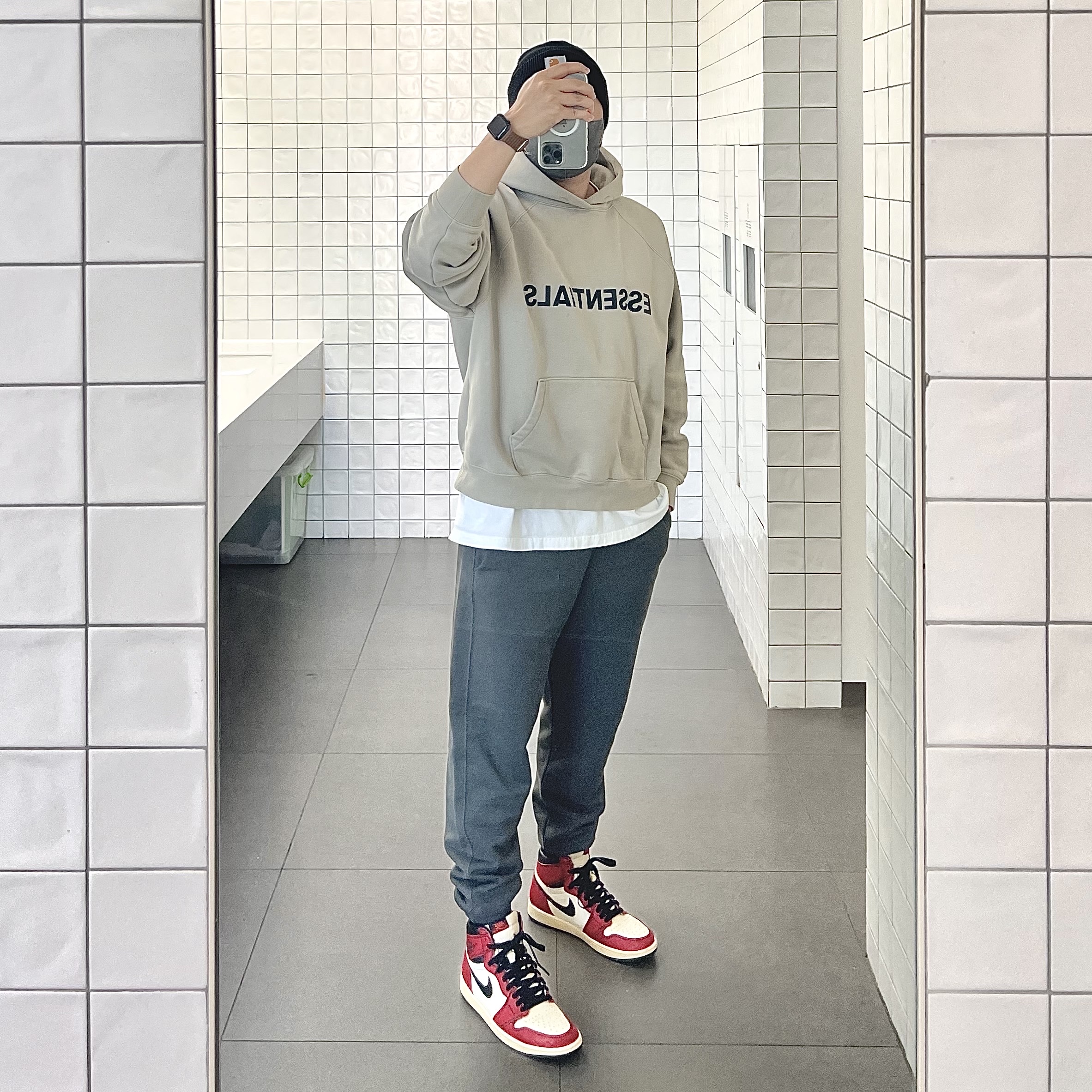 Jordan 1 Retro High OG Light Fusion Red, Essentials 3D Silicon Applique Pullover Hoodie Olive/Khaki - 20FW 착용 스타일