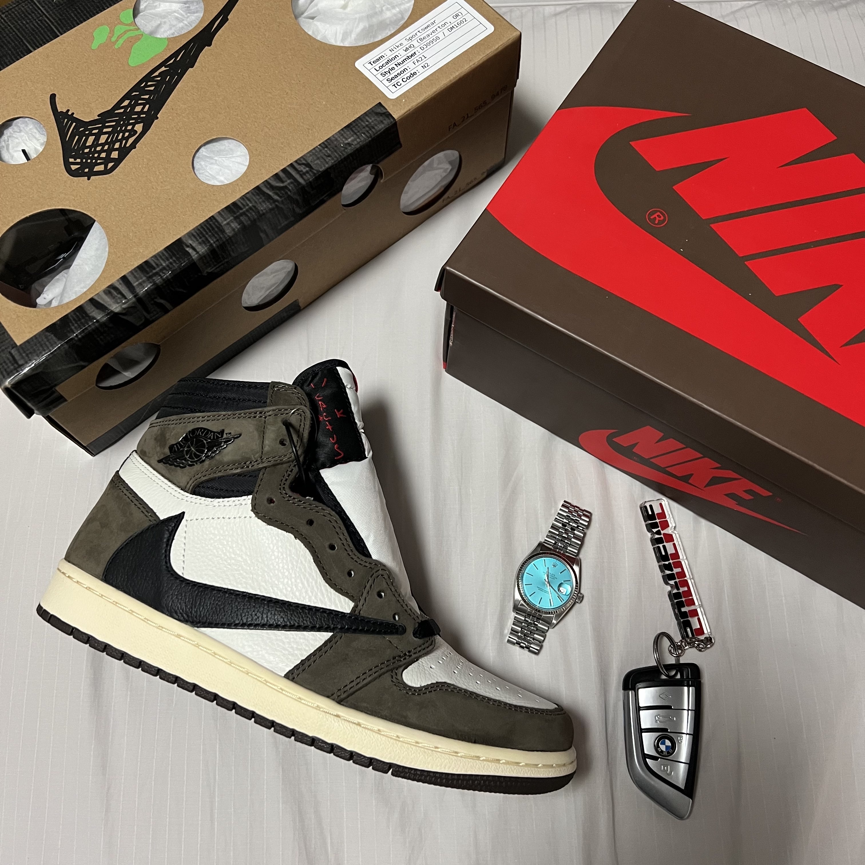 Jordan 1 x Travis Scott Retro High OG SP Mocha, Nike x Off-White Dunk Low The 50 - Lot 18 착용 스타일