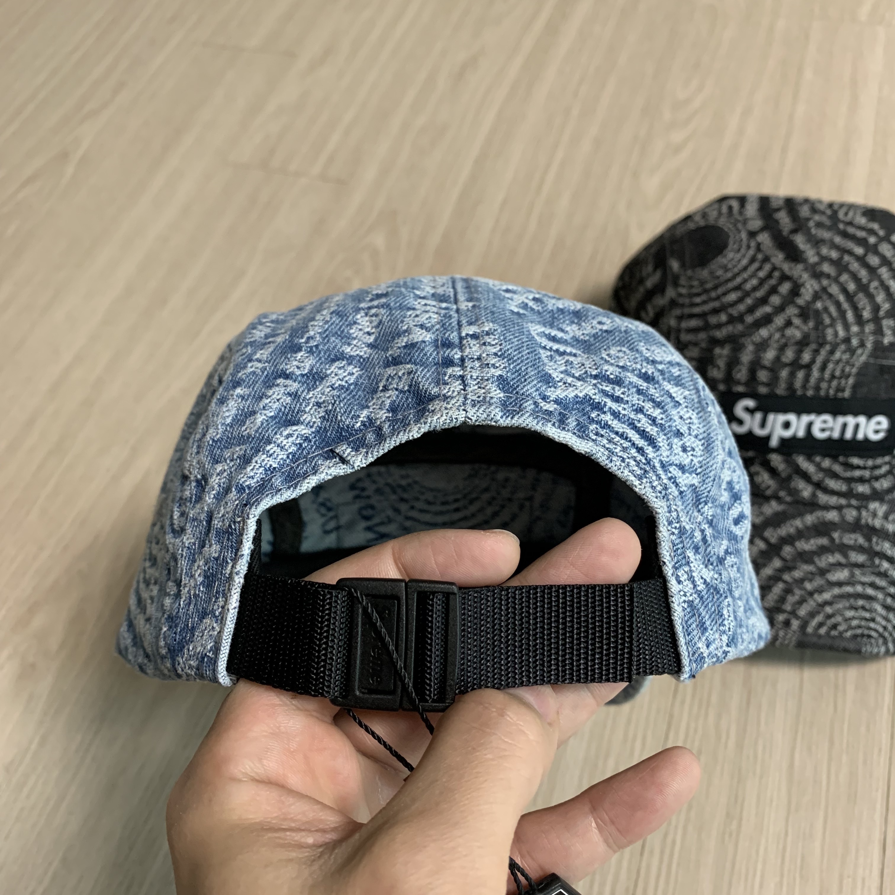 Supreme Circles Jacquard Denim Camp Cap Blue - 21FW, Supreme Circles Jacquard Denim Camp Cap Black - 21FW 착용 스타일 - 3