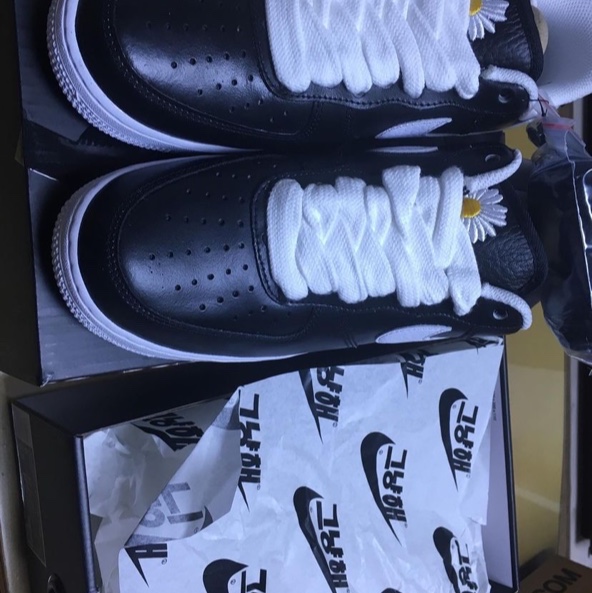 Nike x Sacai LDWaffle Blue Multi, Nike x Peaceminusone Air Force 1 Low Para-Noise 착용 스타일 - 2