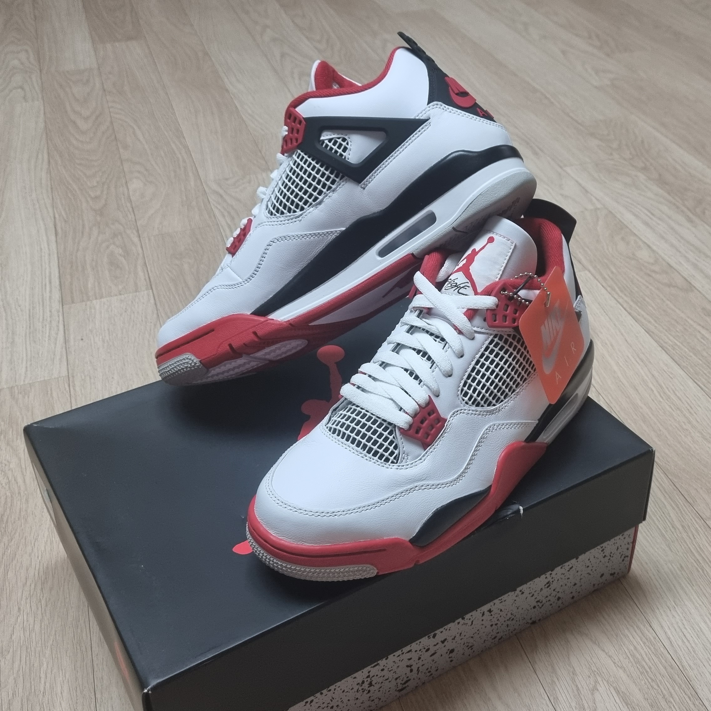 Jordan 4 Retro OG Fire Red 2020, (GS) Jordan 4 Retro OG Fire Red 2020 착용 스타일 - 3