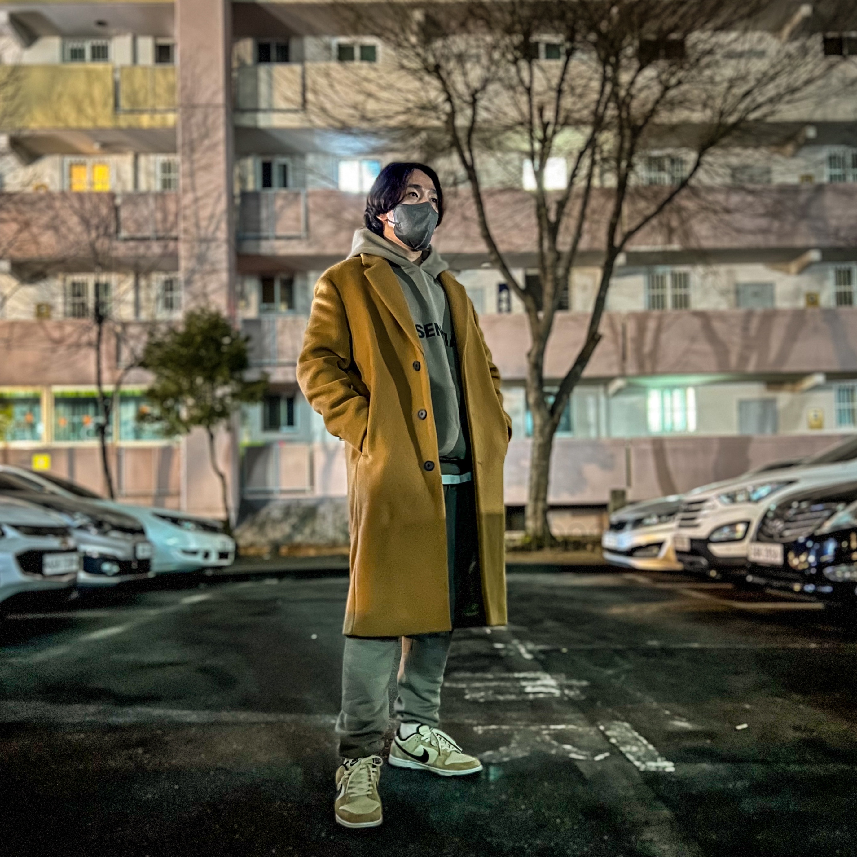 Essentials 3D Silicon Applique Pullover Hoodie Taupe - 20FW, Essentials Sweatpants Taupe - 20FW 착용 스타일