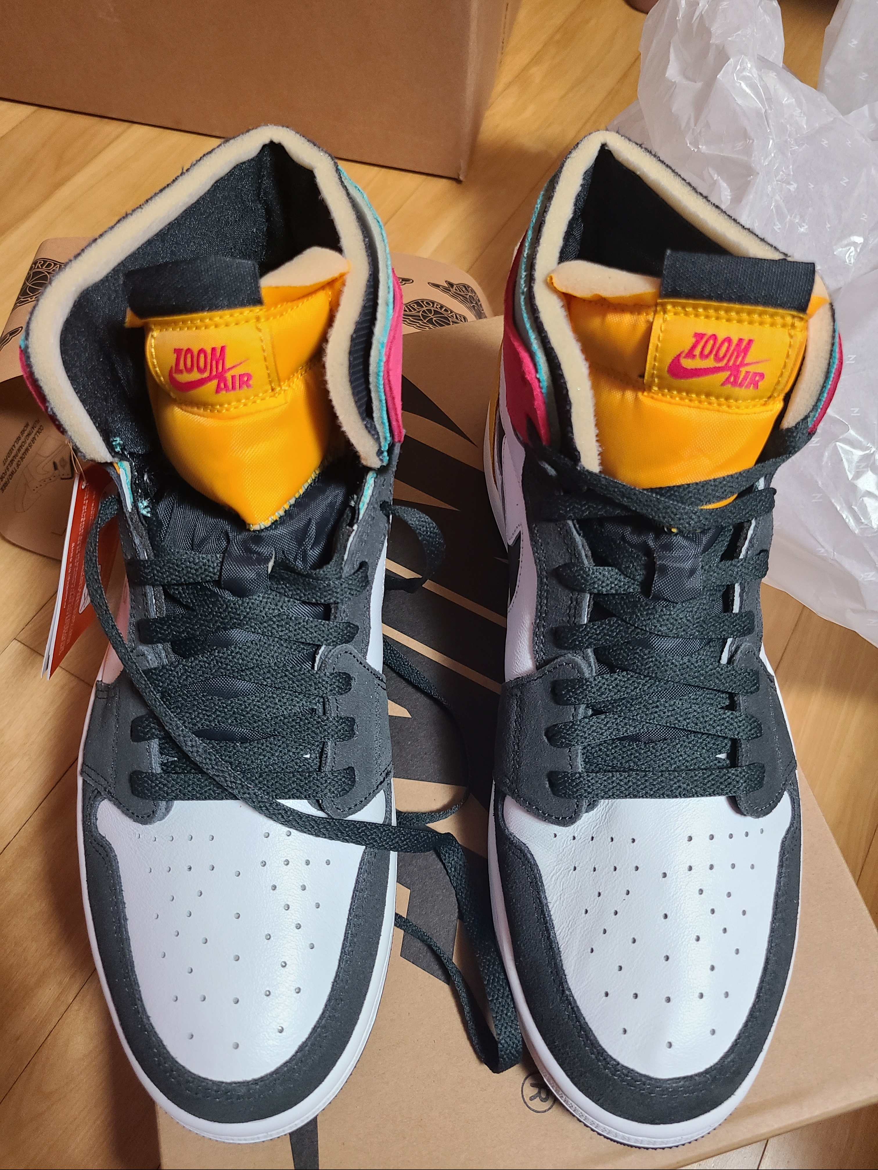 Jordan 1 Zoom Air CMFT Anthracite Pink Gold 착용 스타일 - 3