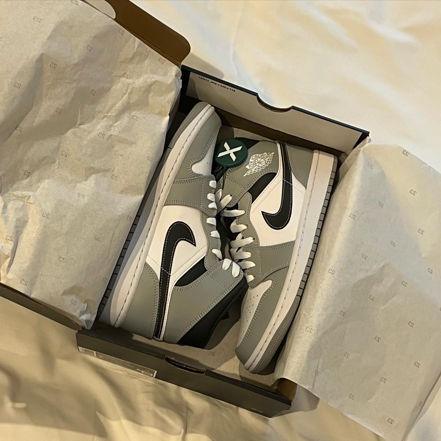 Jordan 1 Mid Light Smoke Grey Anthracite 착용 스타일