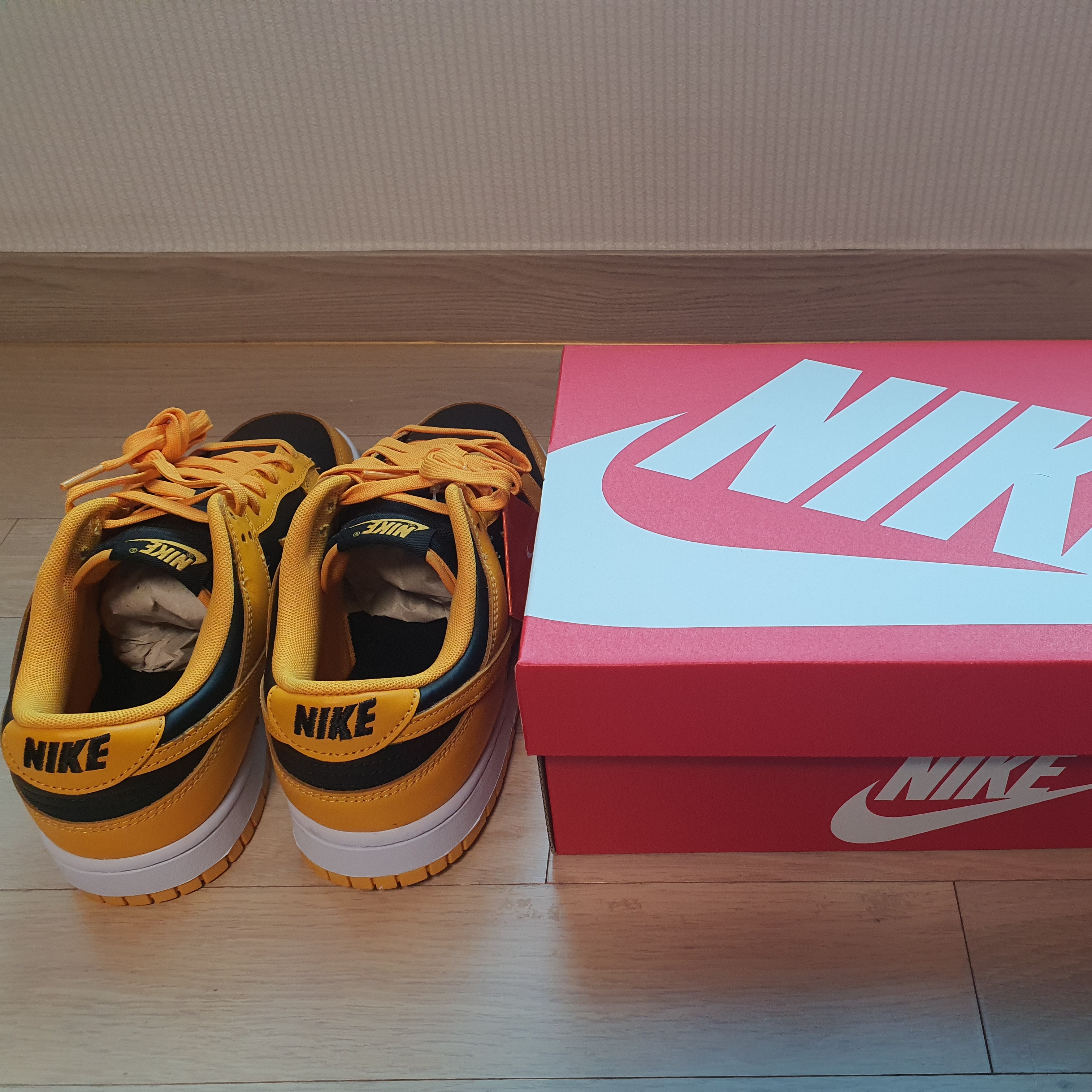 Nike Dunk Low Retro Championship Goldenrod 착용 스타일 - 3