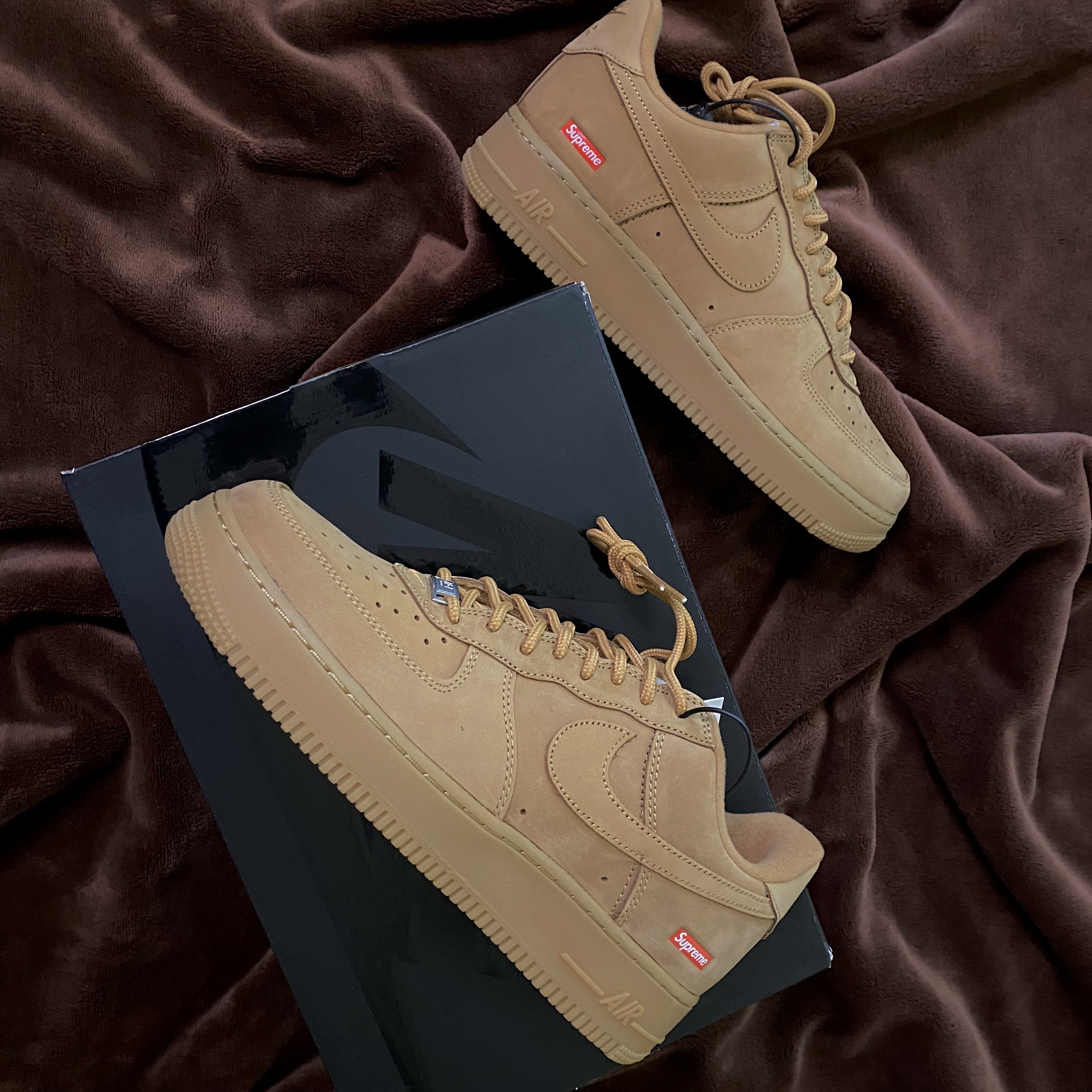Nike x Supreme Air Force 1 Low Flax 착용 스타일