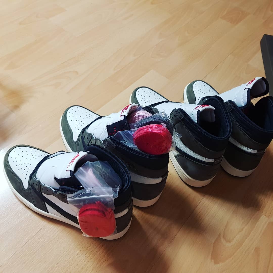 Jordan 1 x Travis Scott Retro High OG SP Mocha 착용 스타일 - 3
