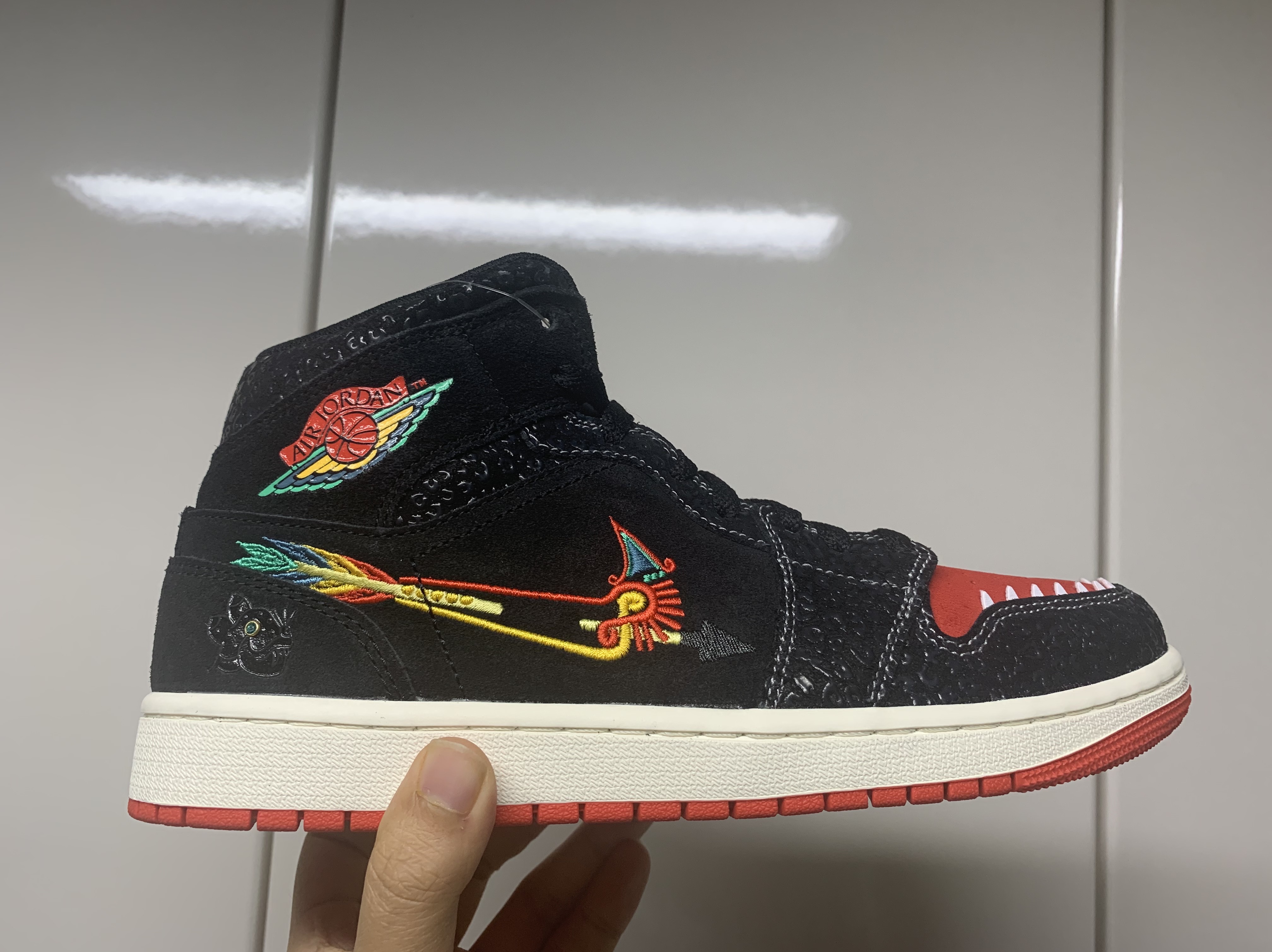 Jordan 1 Mid SE Siempre Familia 착용 스타일