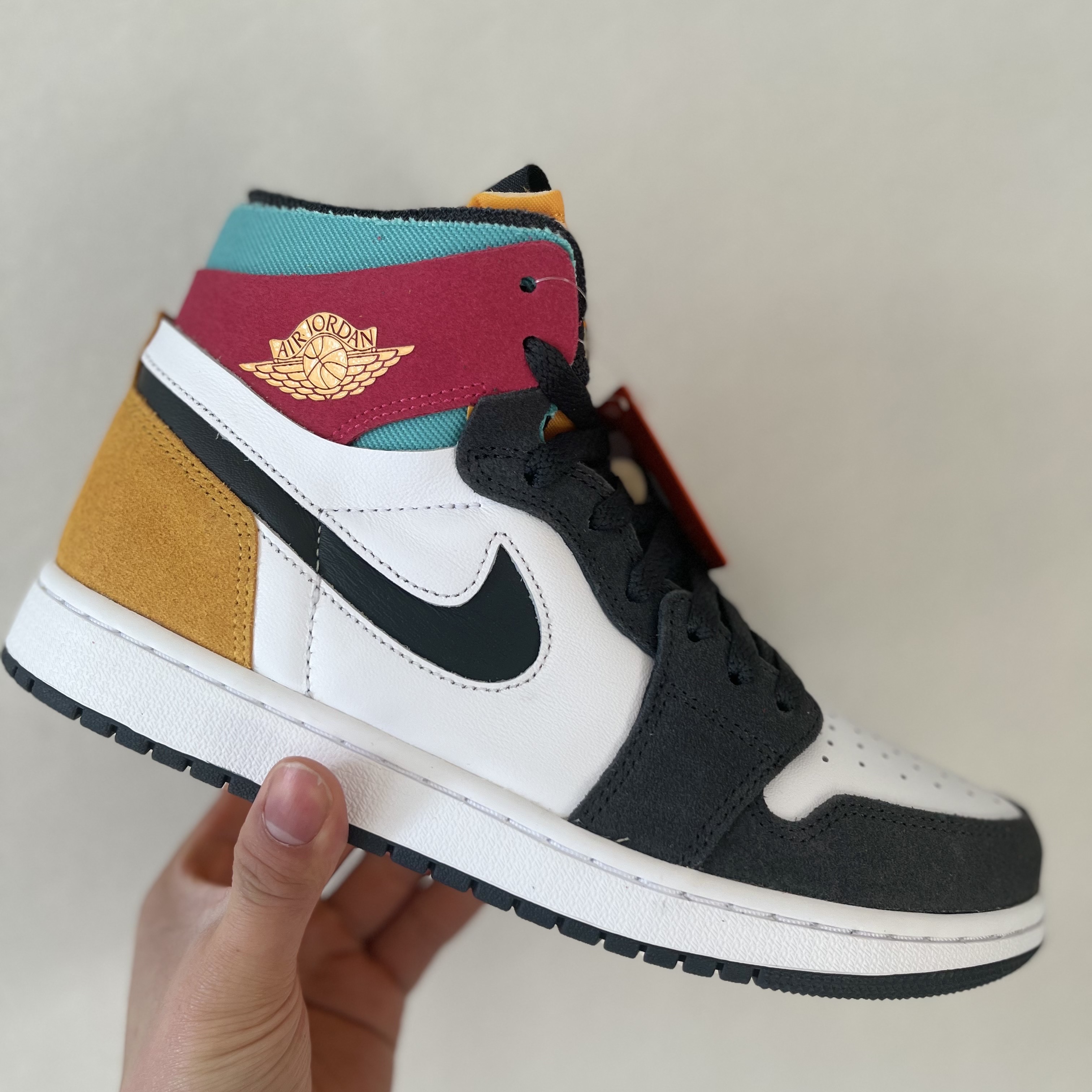 Jordan 1 Zoom Air CMFT Anthracite Pink Gold 착용 스타일 - 3