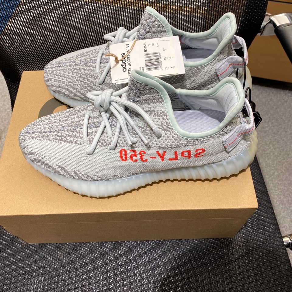 Adidas Yeezy Boost 700 Wave Runner Solid Grey 2017/2019, Adidas Yeezy Boost 350 V2 Carbon 착용 스타일 - 4