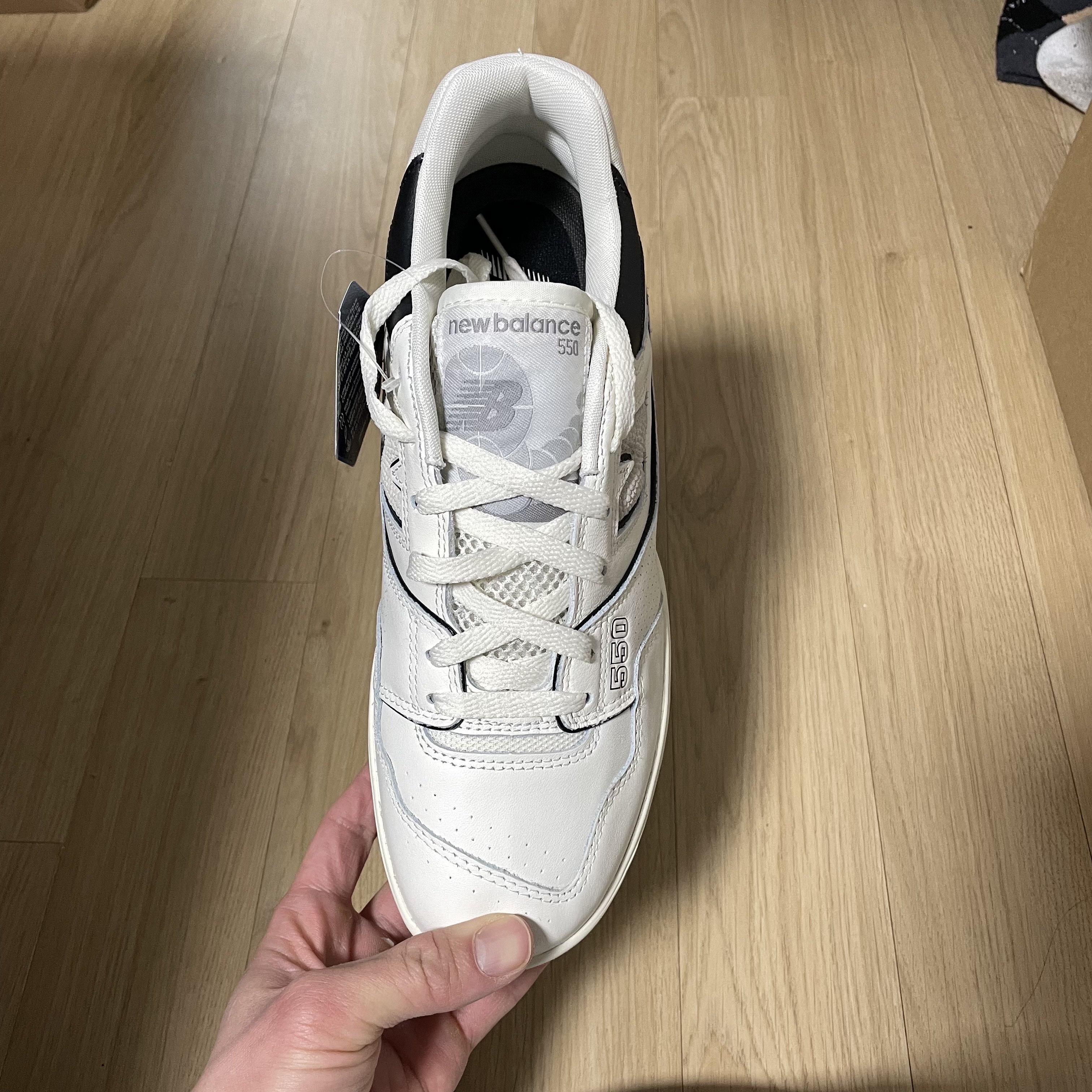New Balance 550 White Grey - 2E Wide 착용 스타일 - 4