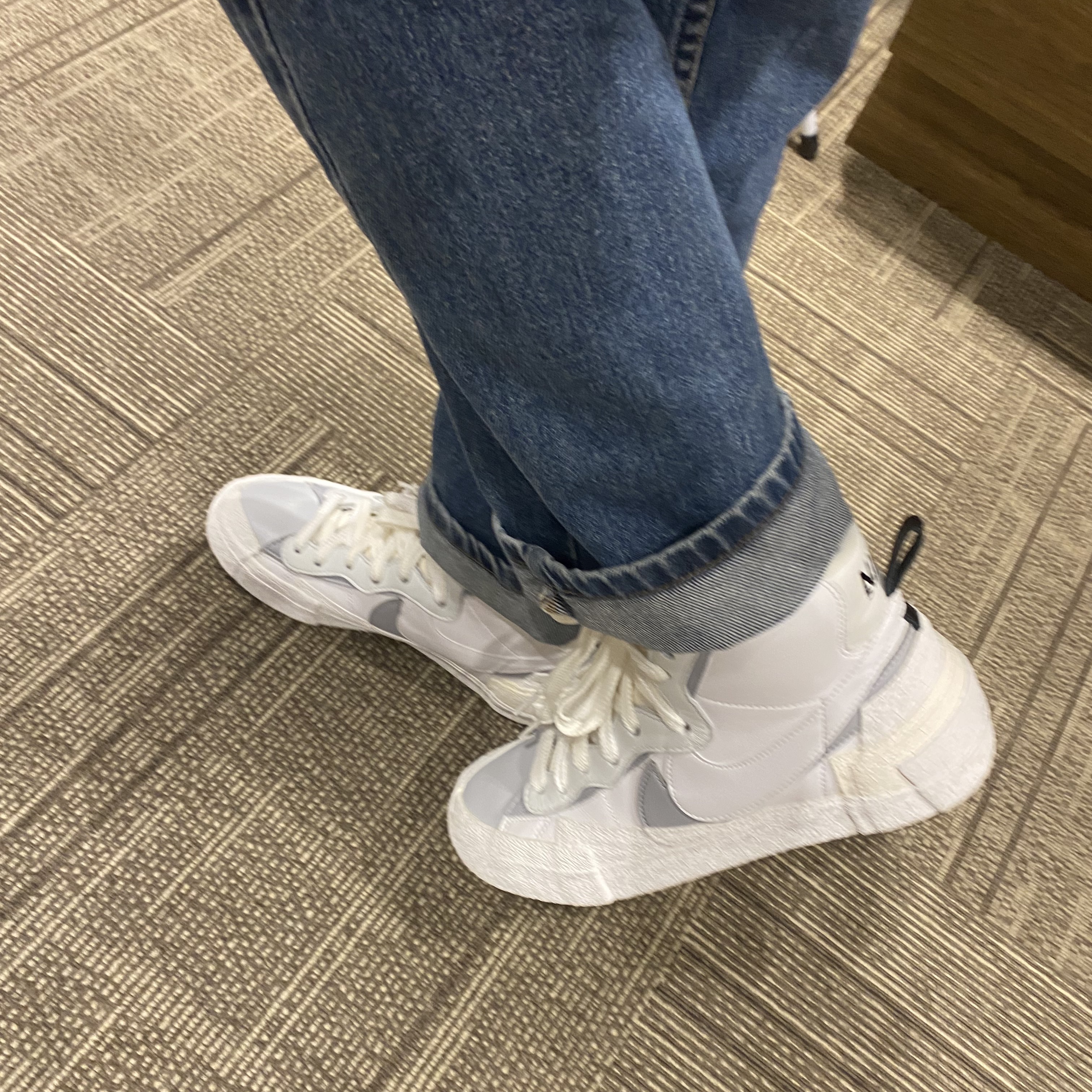 Nike x Sacai Blazer Mid White Grey 착용 스타일 - 2