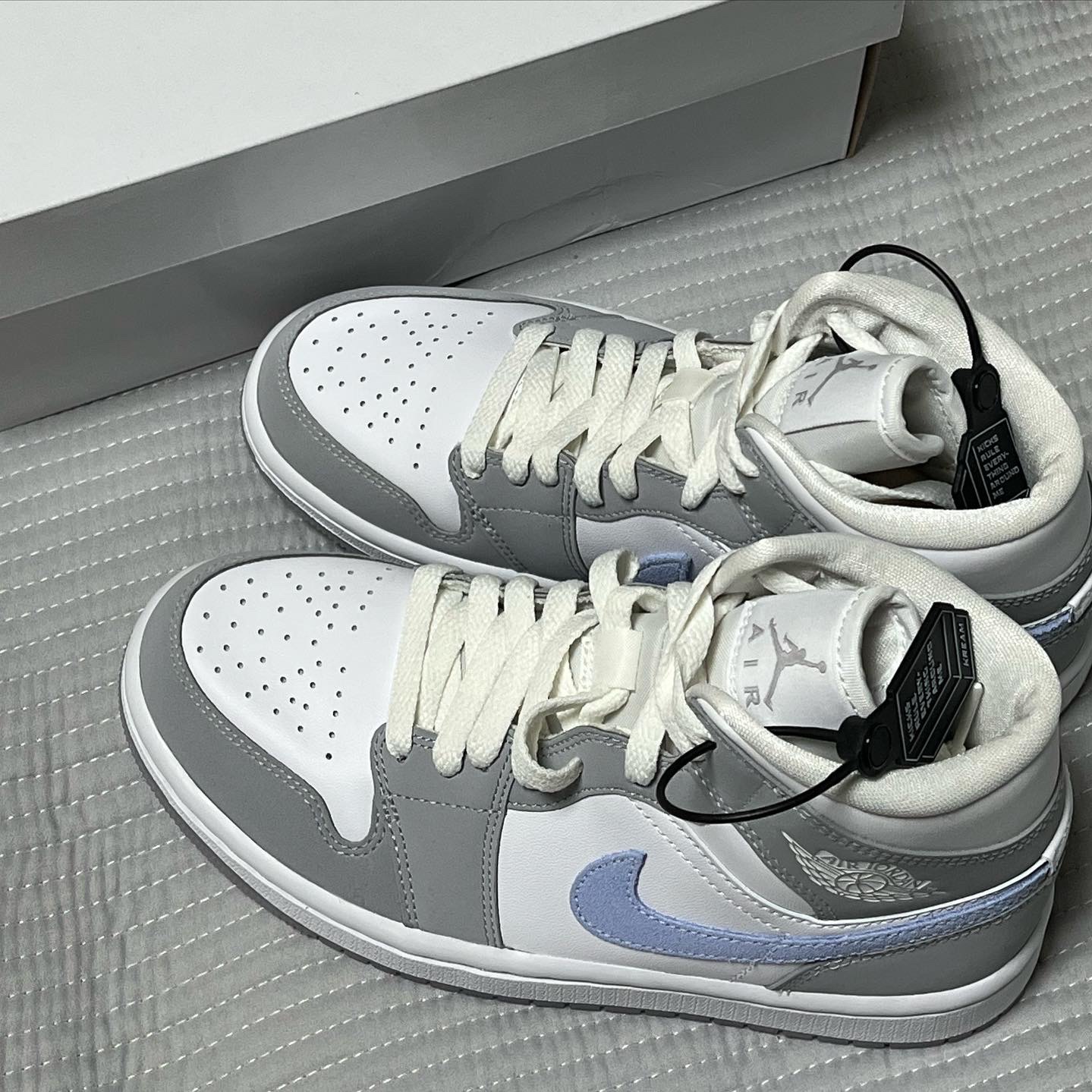 (W) Jordan 1 Mid Wolf Grey 착용 스타일