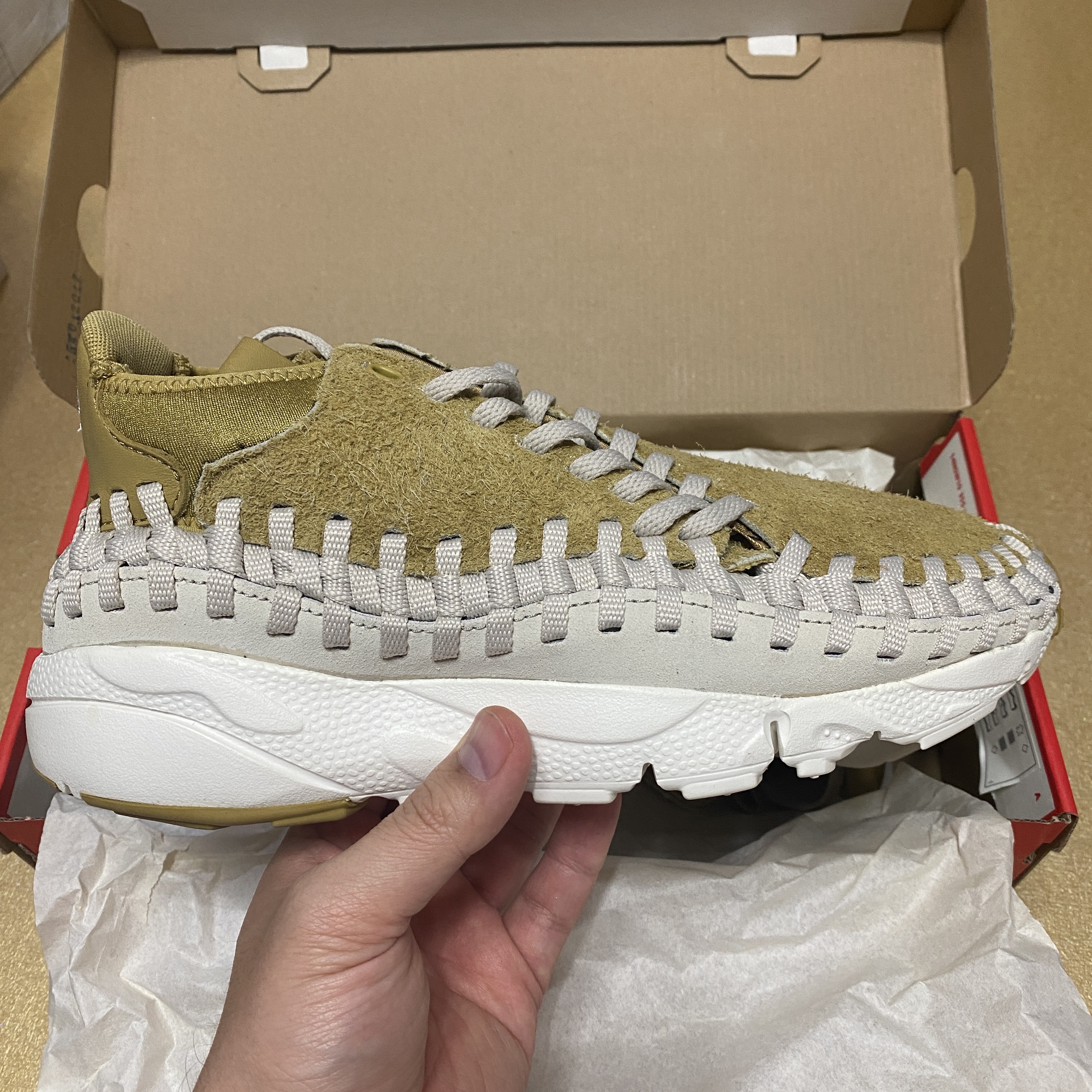 Nike Air Footscape Woven Chukka Flat Gold 착용 스타일