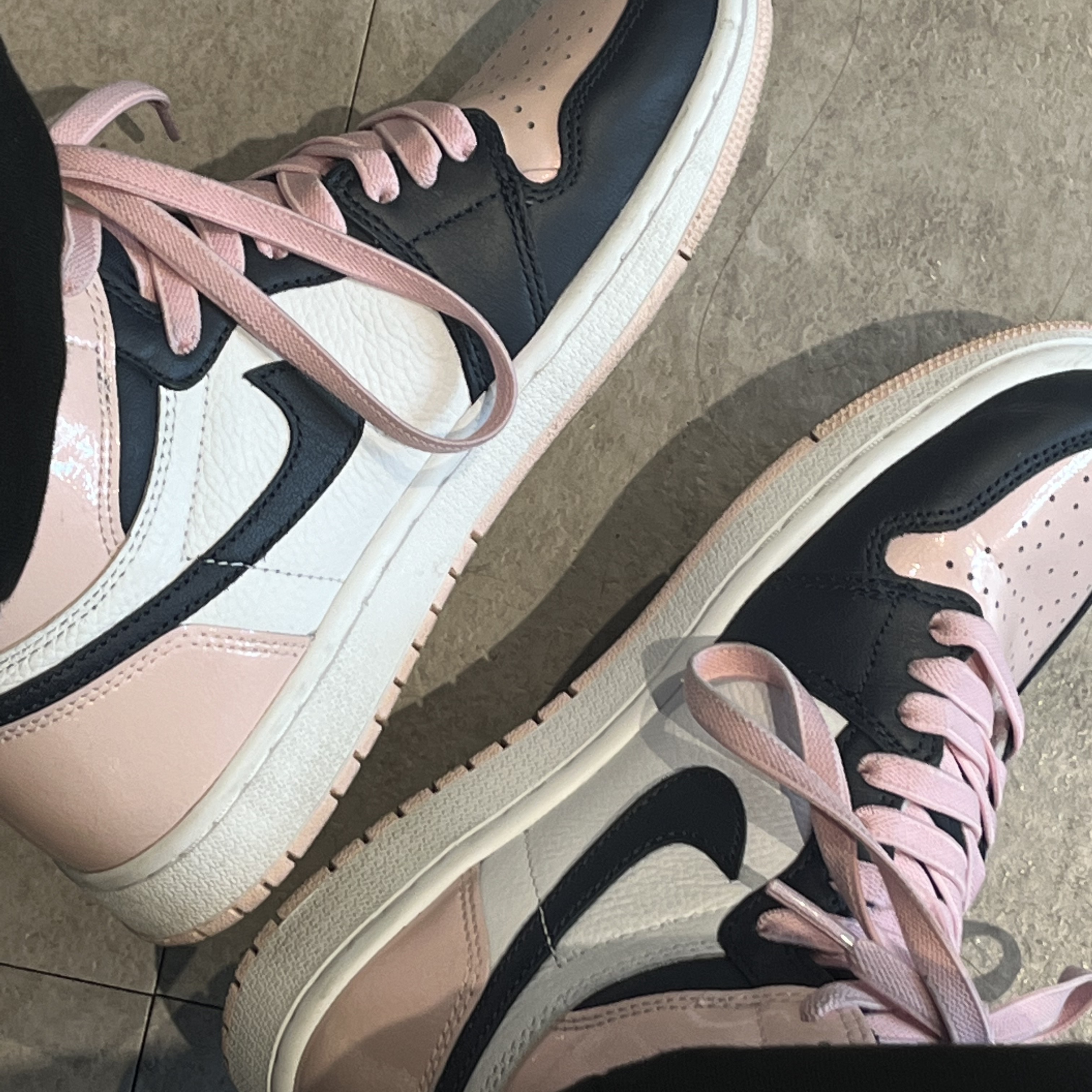 (W) Jordan 1 Retro High OG Atmosphere 착용 스타일