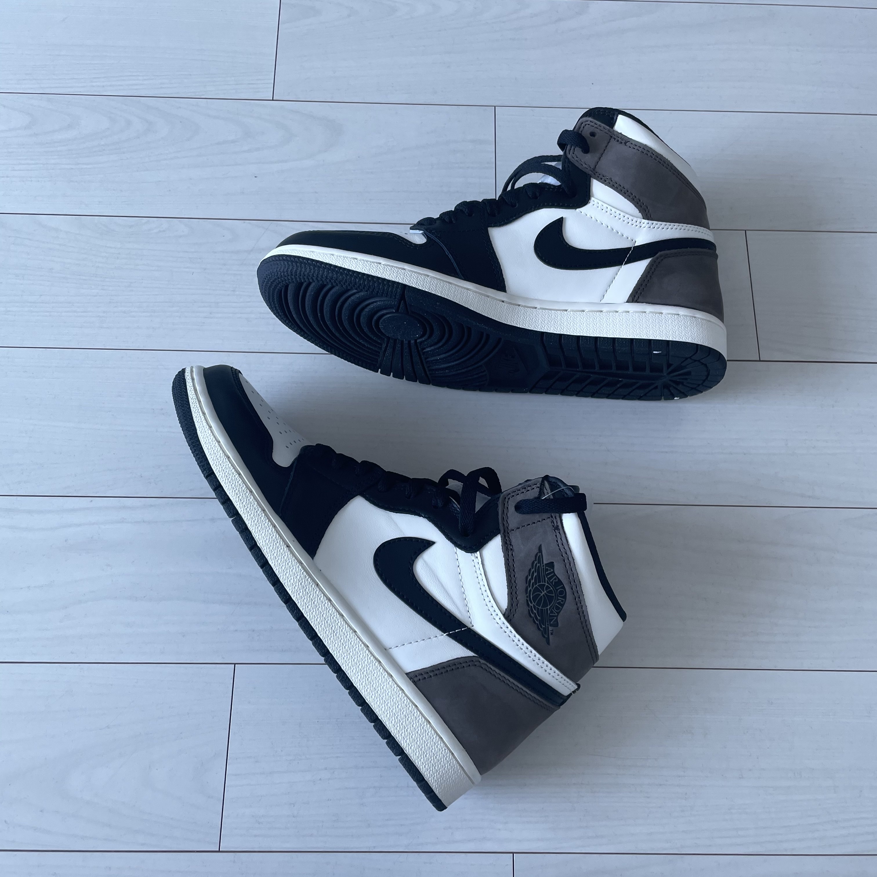 Jordan 1 Retro High OG Black Mocha 착용 스타일 - 2