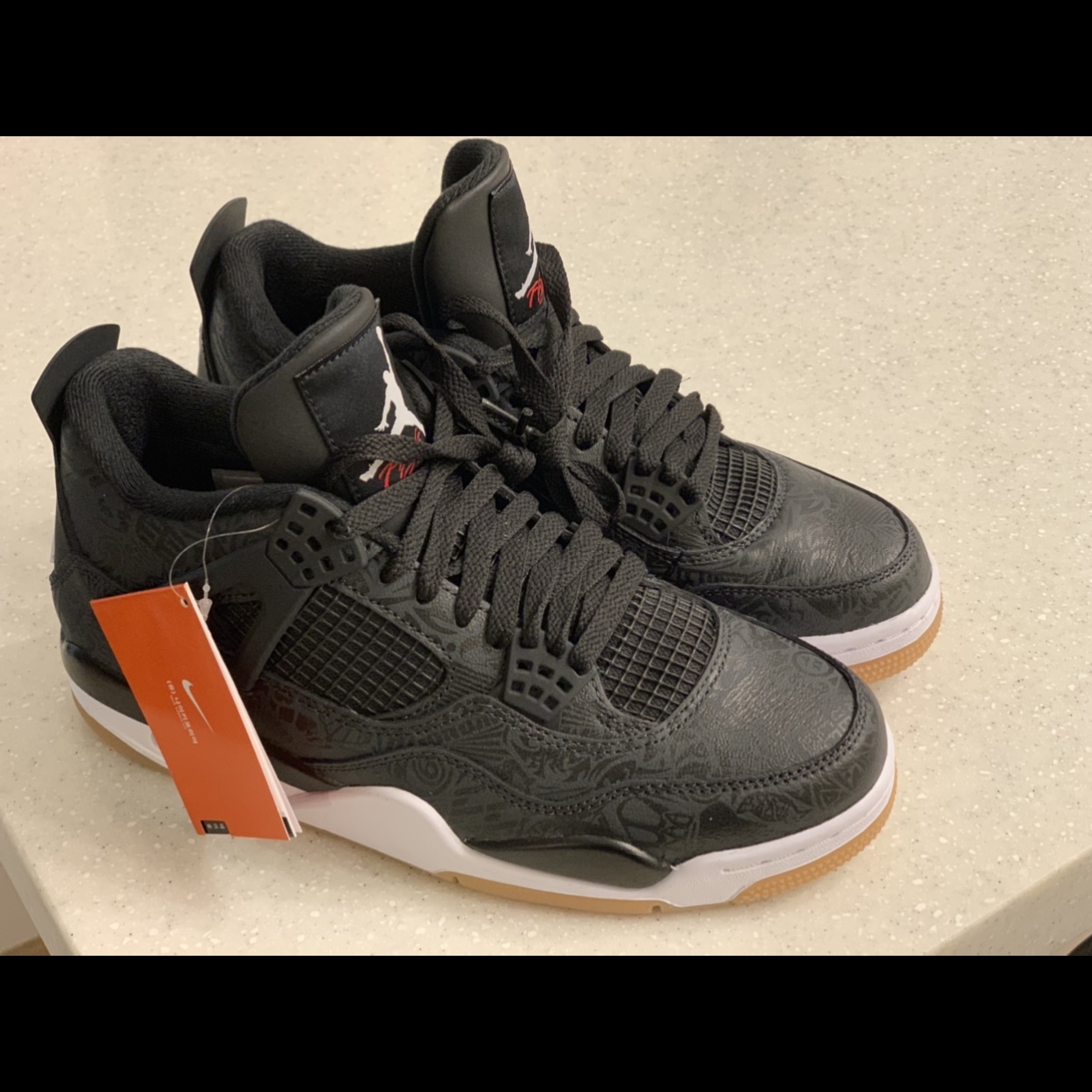Jordan 4 Retro Laser Black Gum 착용 스타일