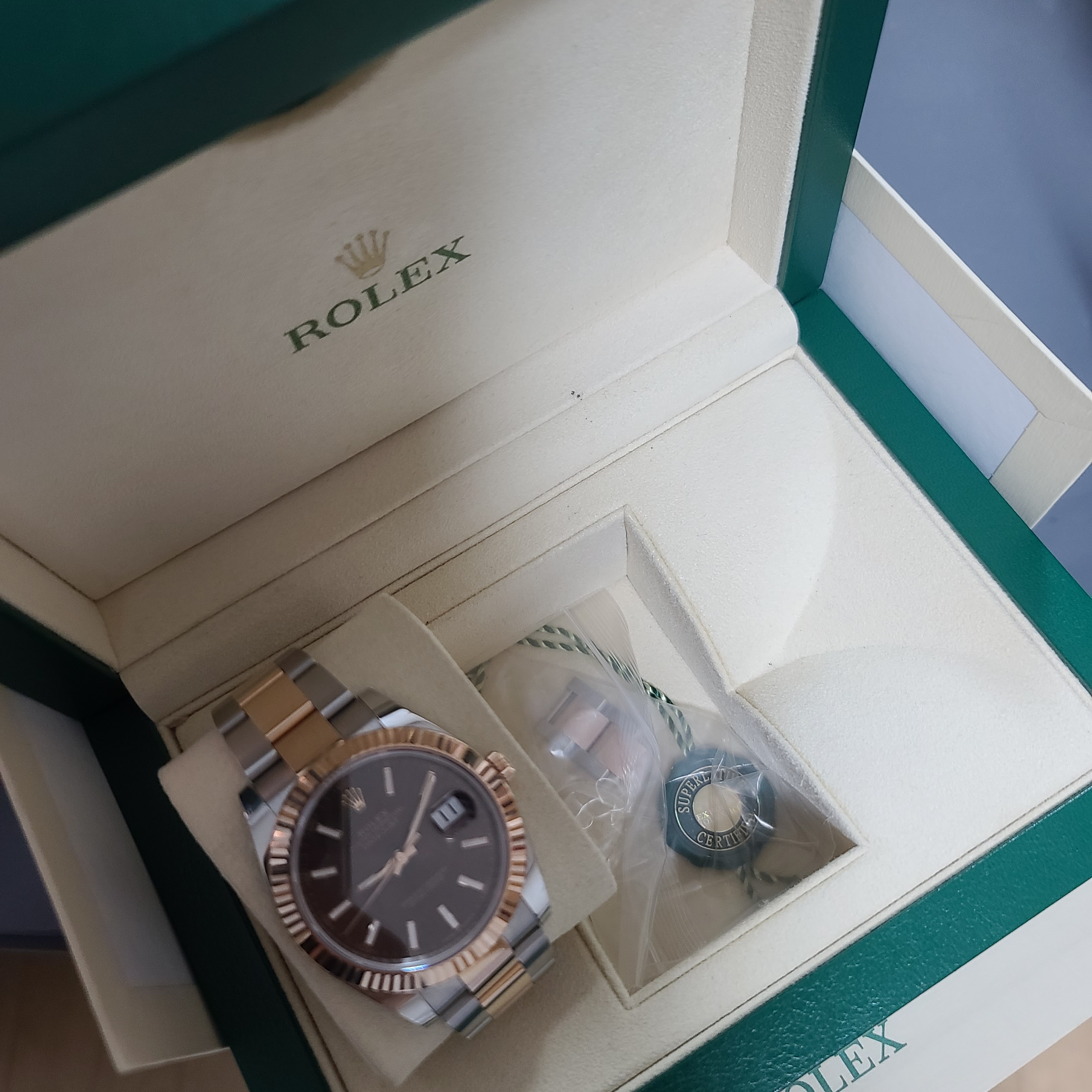 Rolex Datejust 41mm 126331 Chocolate Jubilee 착용 스타일 - 3