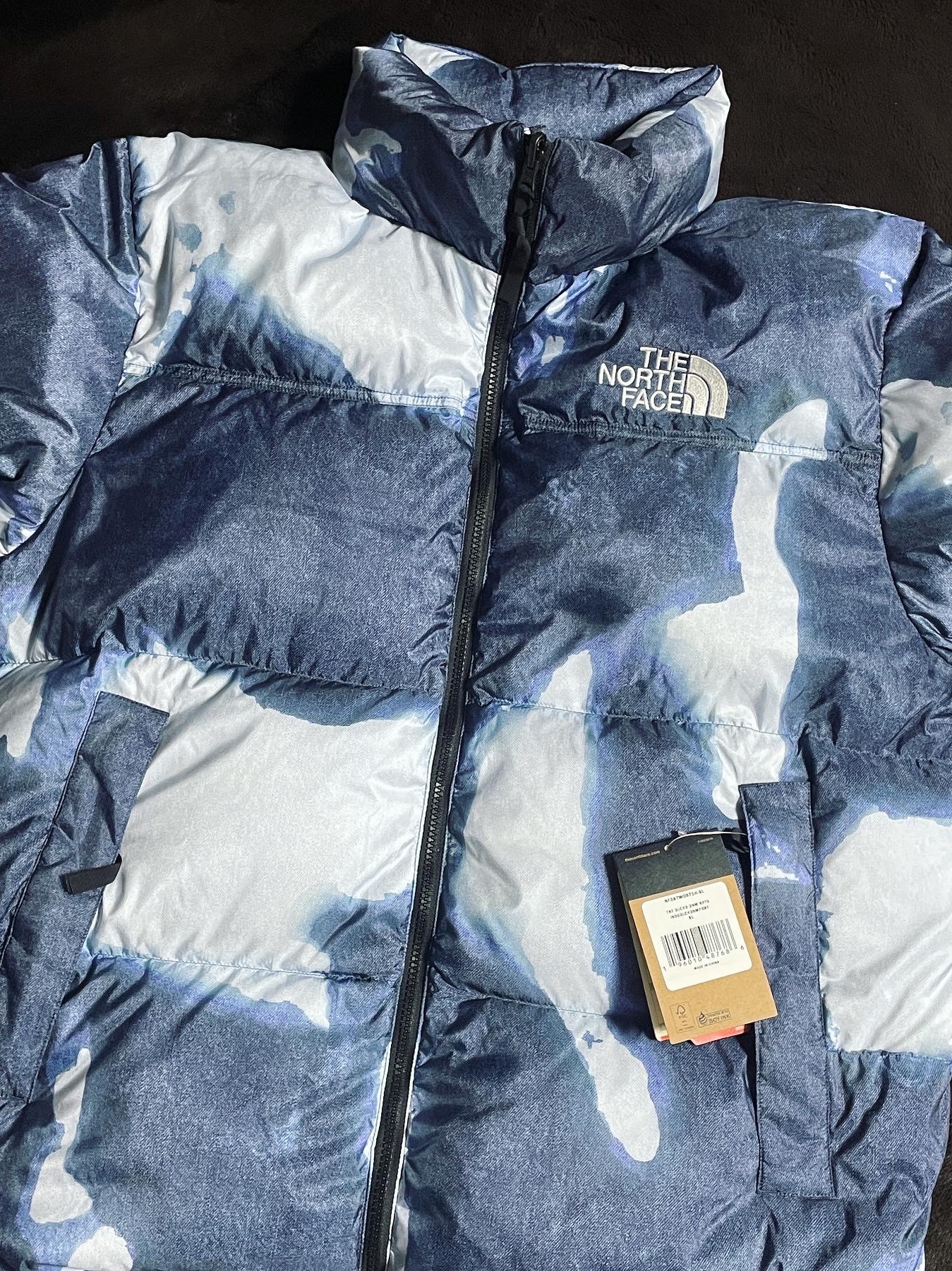 Supreme x The North Face Bleached Denim Print Nuptse Jacket Indigo - 21FW 착용 스타일 - 3