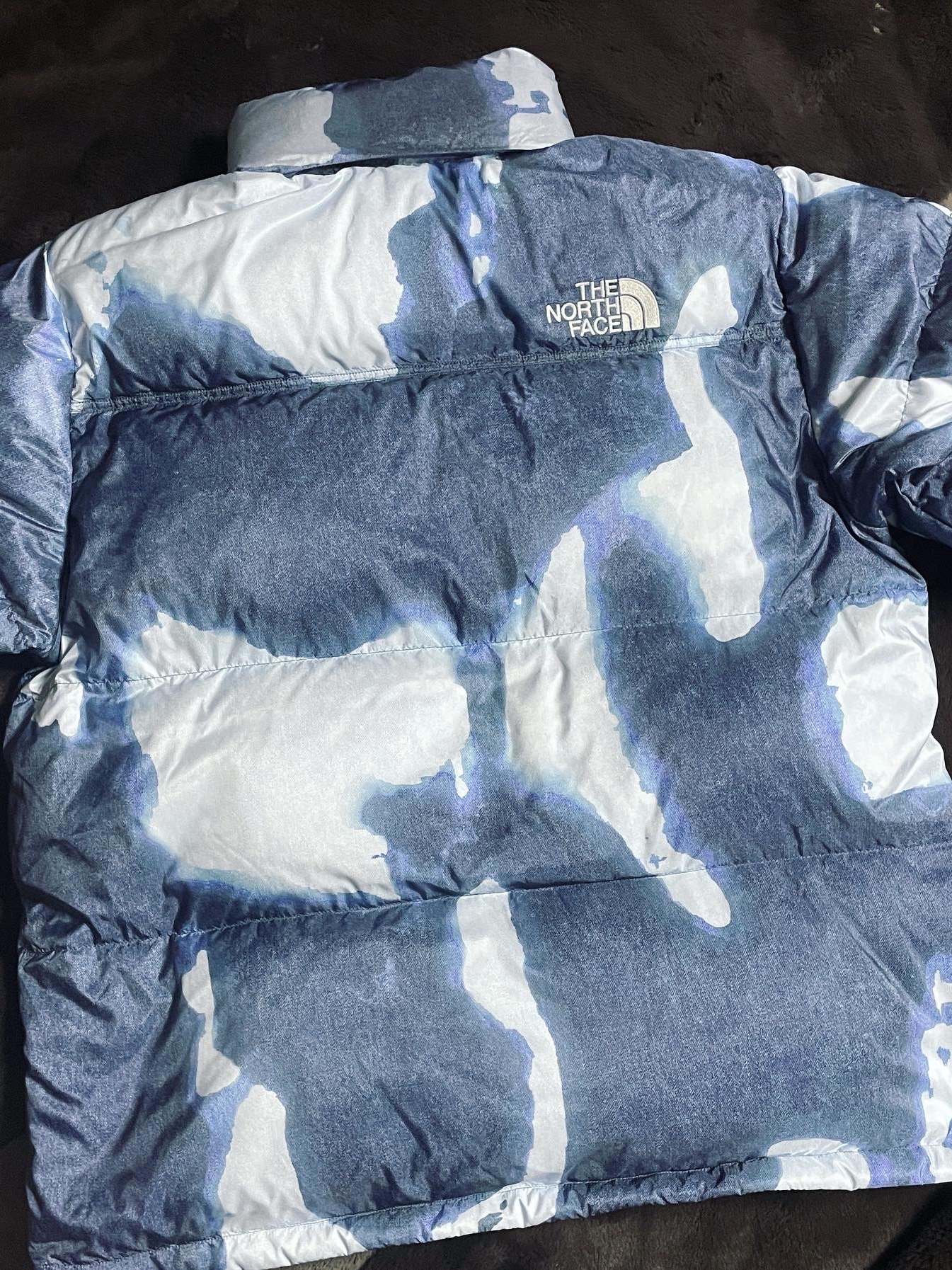 Supreme x The North Face Bleached Denim Print Nuptse Jacket Indigo - 21FW 착용 스타일 - 4