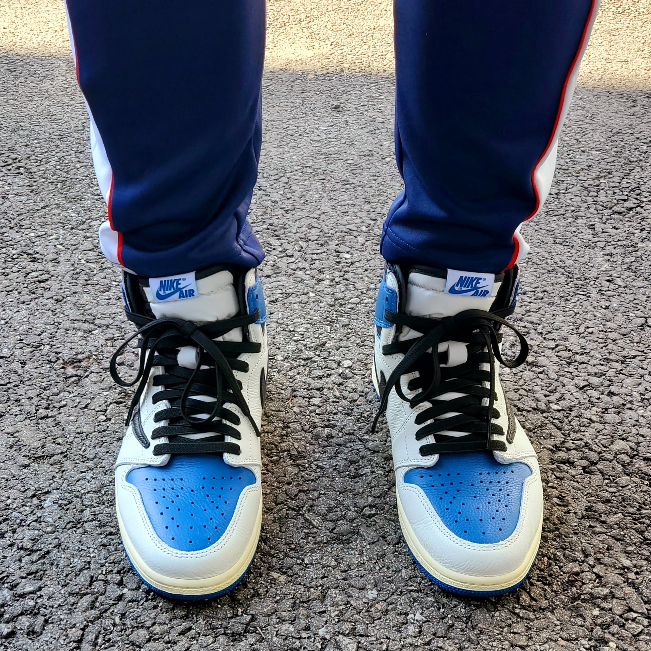 Jordan 1 x Travis Scott x Fragment Retro High OG SP Military Blue 착용 스타일 - 3