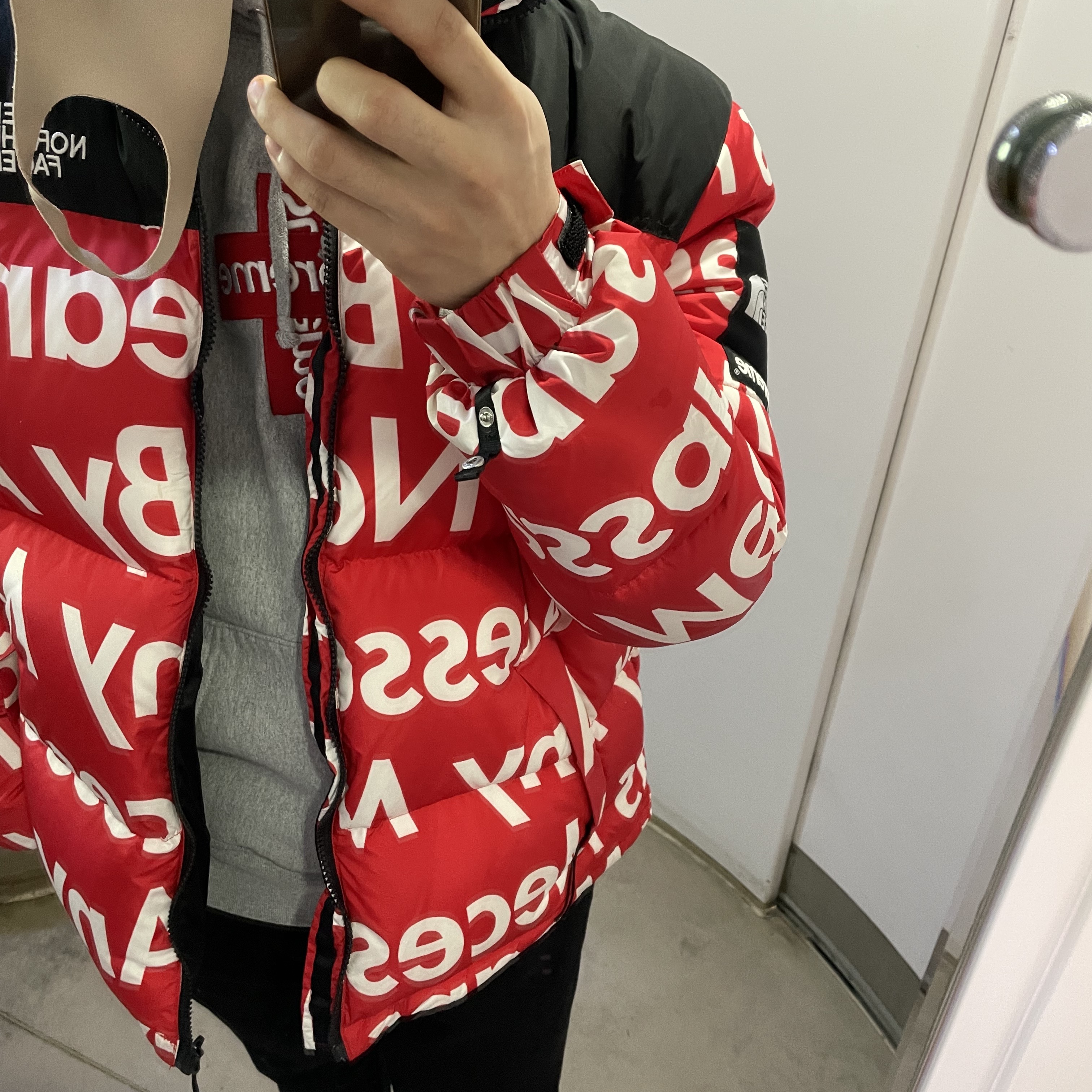 Supreme x The North Face S Logo Summit Series Himalayan Parka Red - 20FW, Supreme x The North Face Faux Fur Nuptse Jacket Red - 20FW 착용 스타일