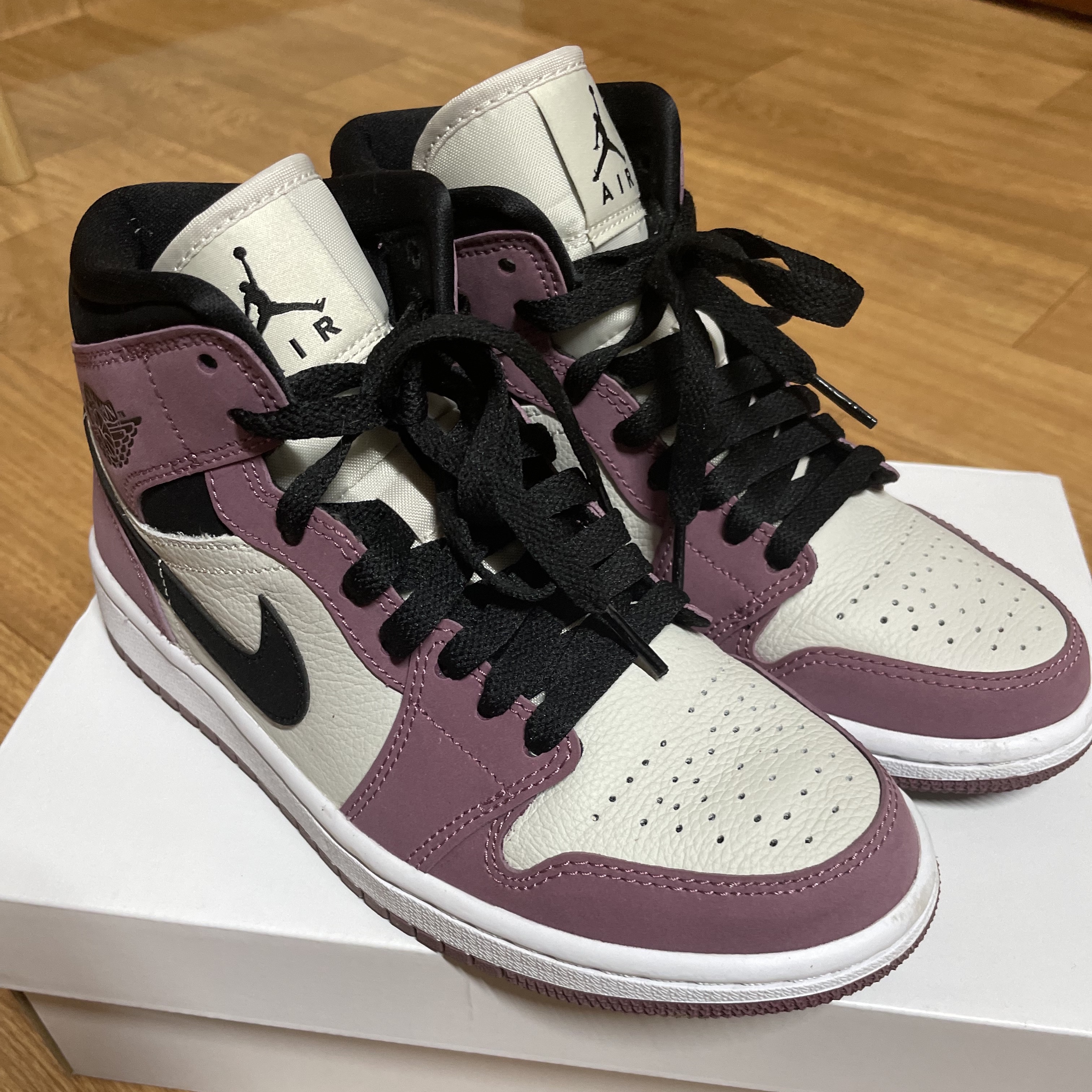 (W) Jordan 1 Mid SE Light Mulberry 착용 스타일 - 1