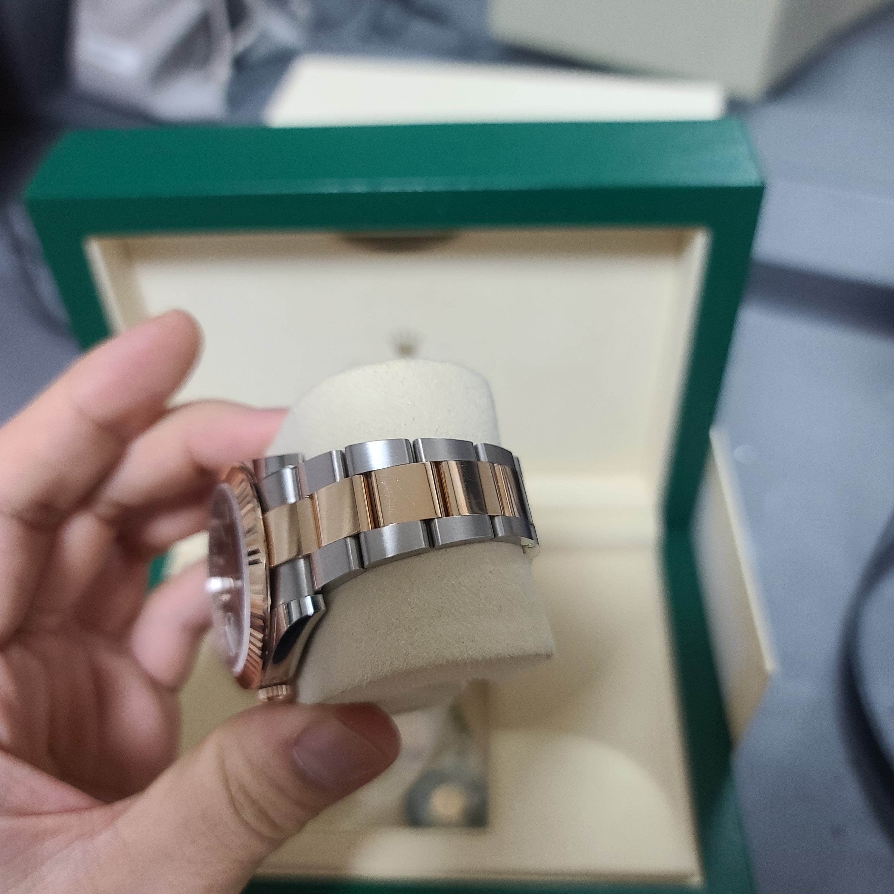Rolex Datejust 41mm 126331 Chocolate Jubilee 착용 스타일 - 2