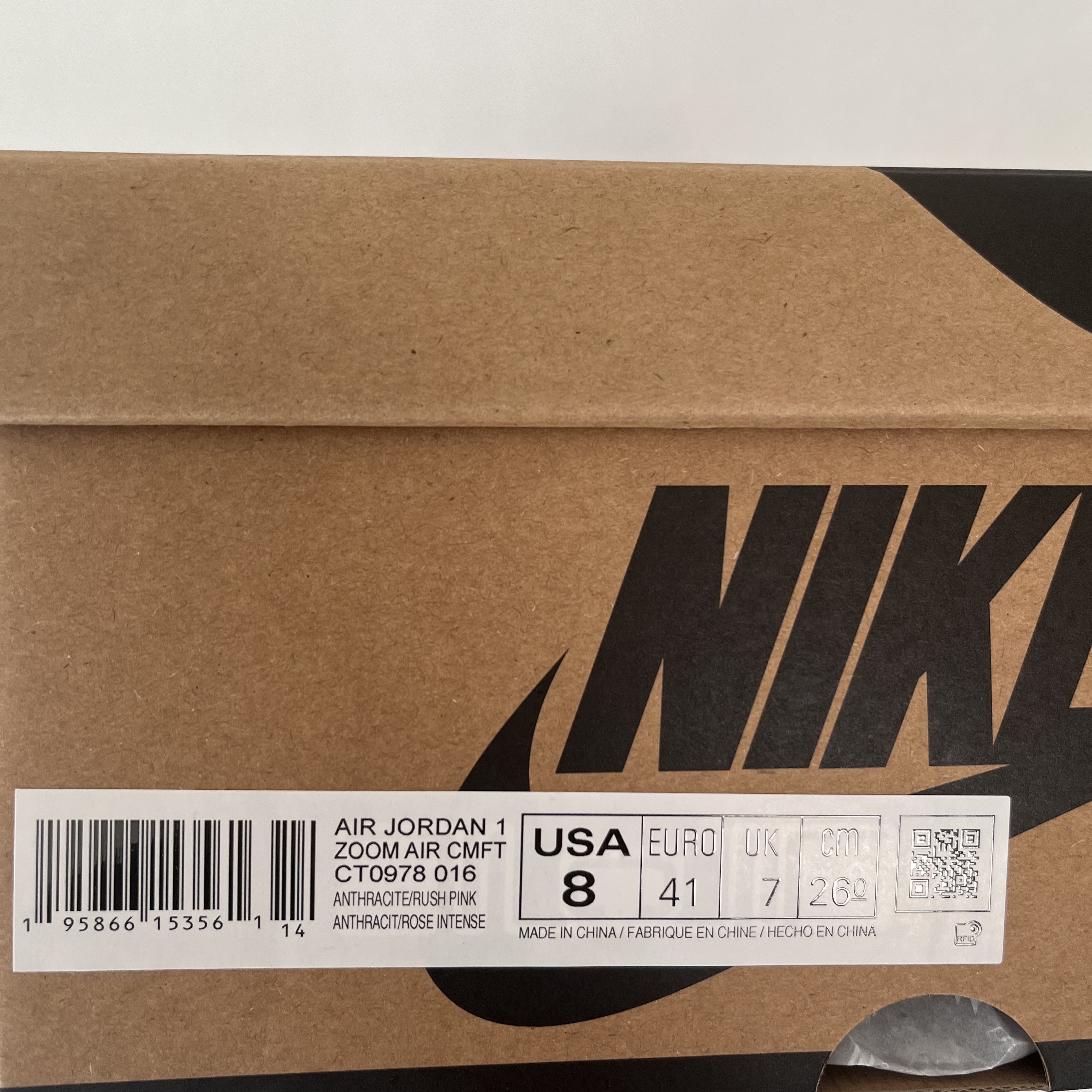 Jordan 1 Zoom Air CMFT Anthracite Pink Gold 착용 스타일 - 1
