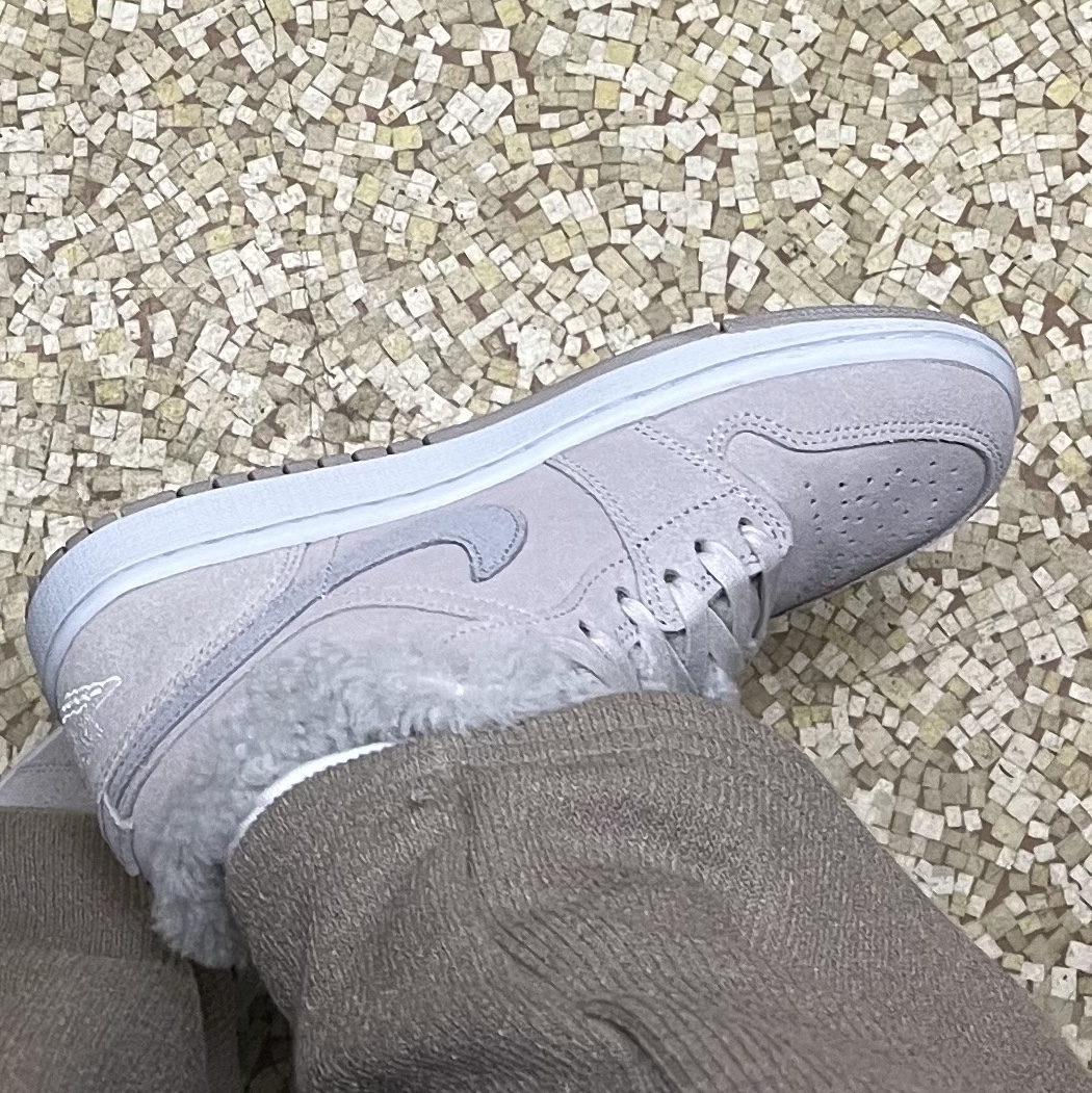 (W) Jordan 1 Low SE Sherpa Fleece 착용 스타일 - 2