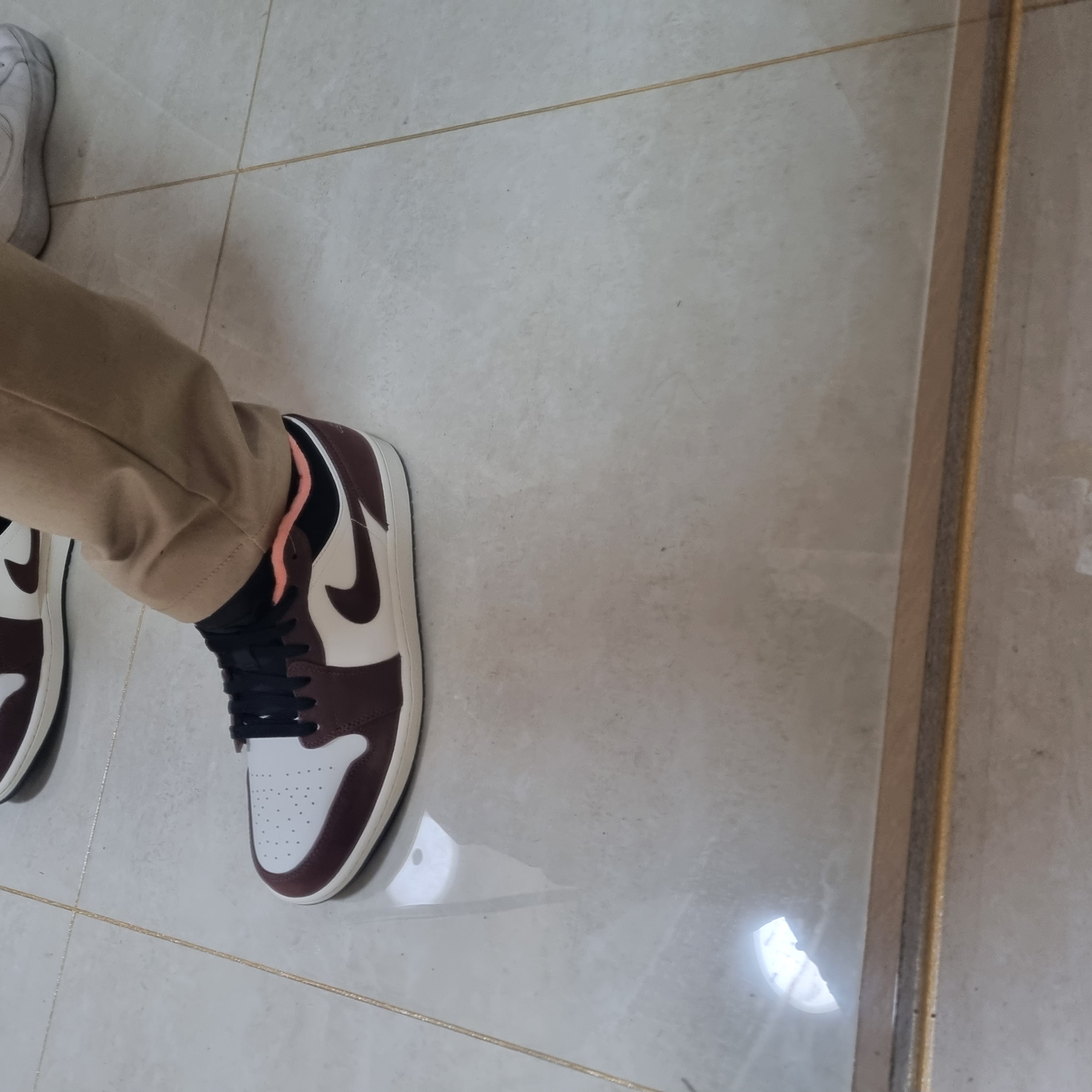 Jordan 1 Low SE Chocolate Bliss 착용 스타일