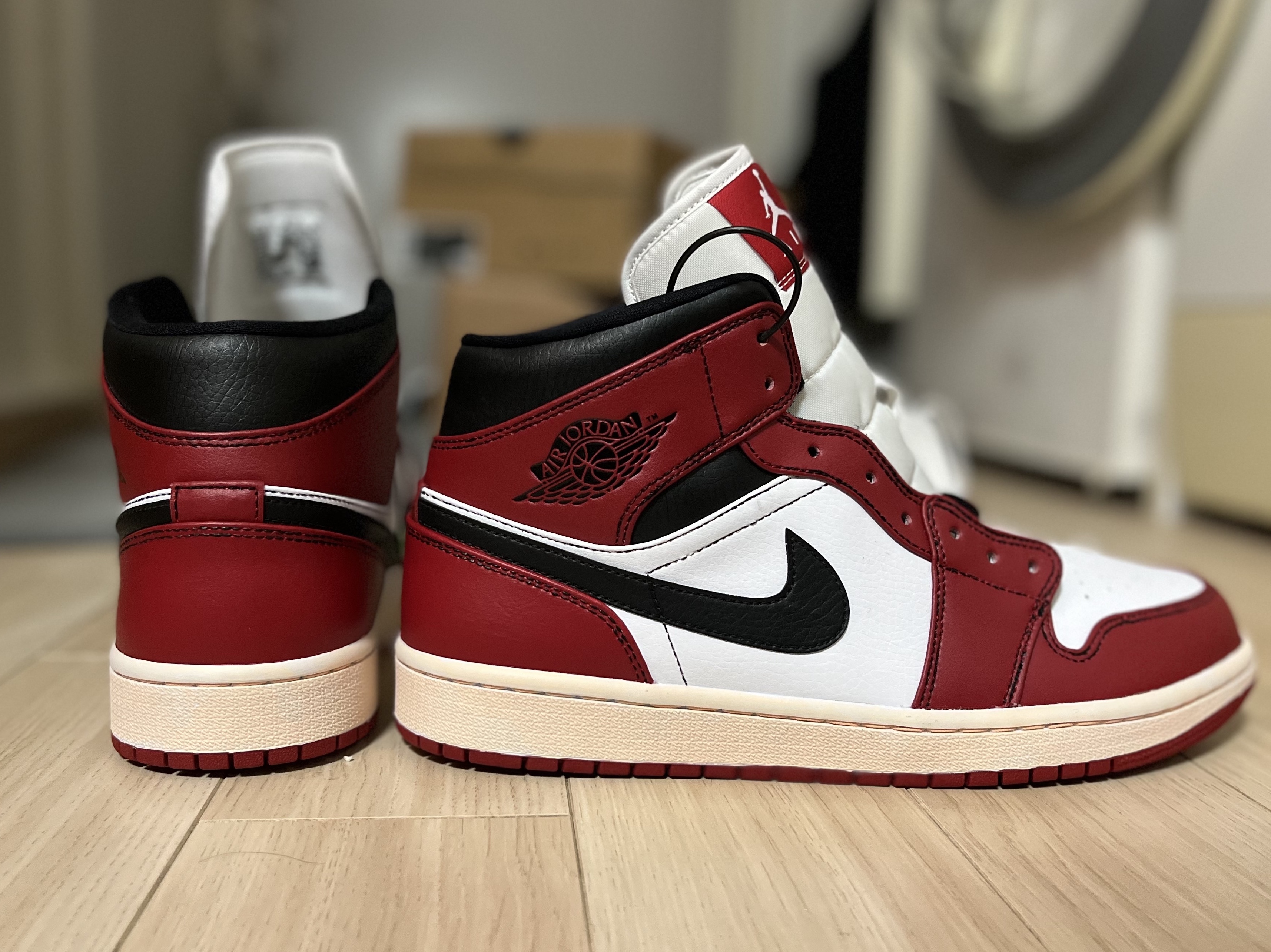 Jordan 1 Mid Chicago 2020 착용 스타일 - 2