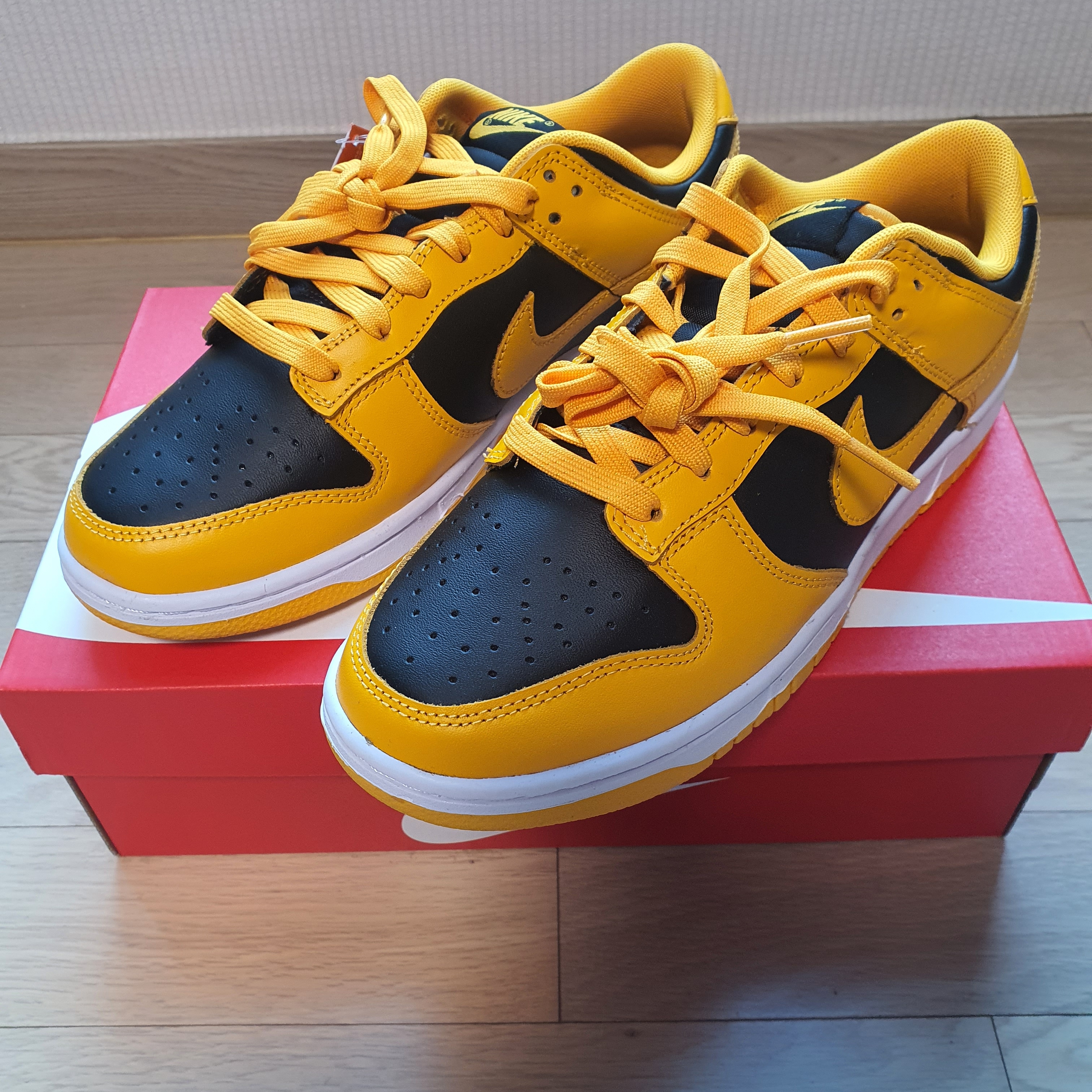 Nike Dunk Low Retro Championship Goldenrod 착용 스타일 - 1