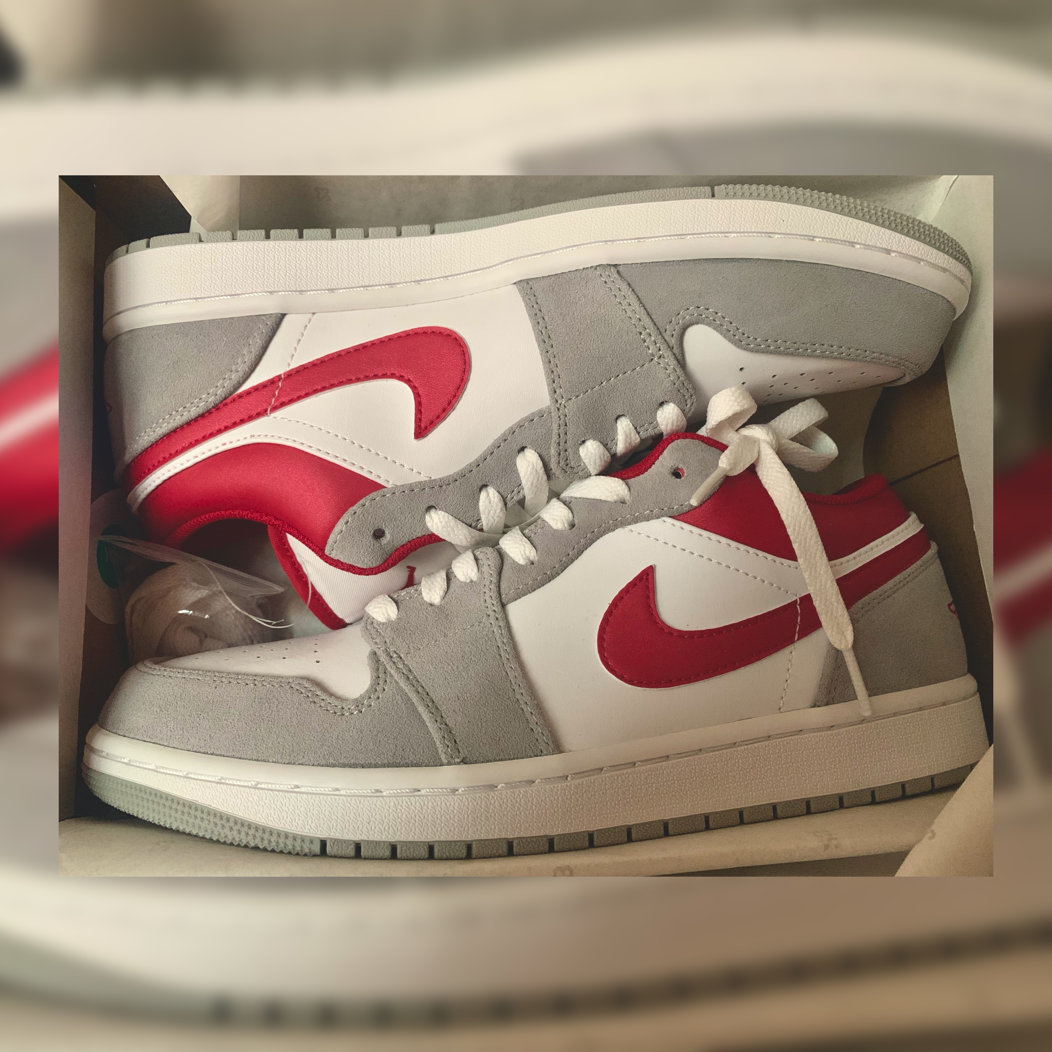 Jordan 1 Low SE Light Smoke Grey Gym Red 착용 스타일