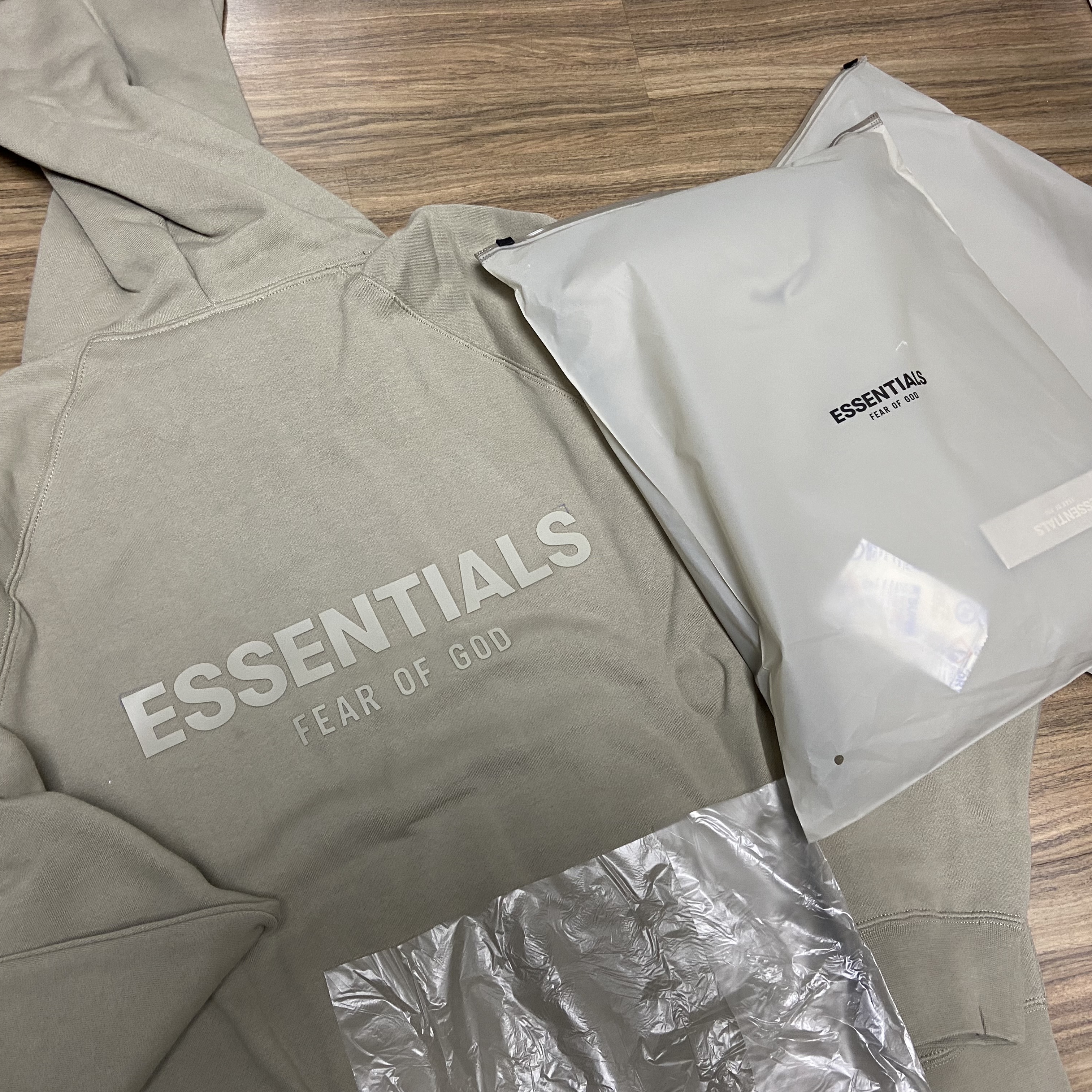 Essentials Pull-Over Hoodie Pistachio - 21FW 착용 스타일