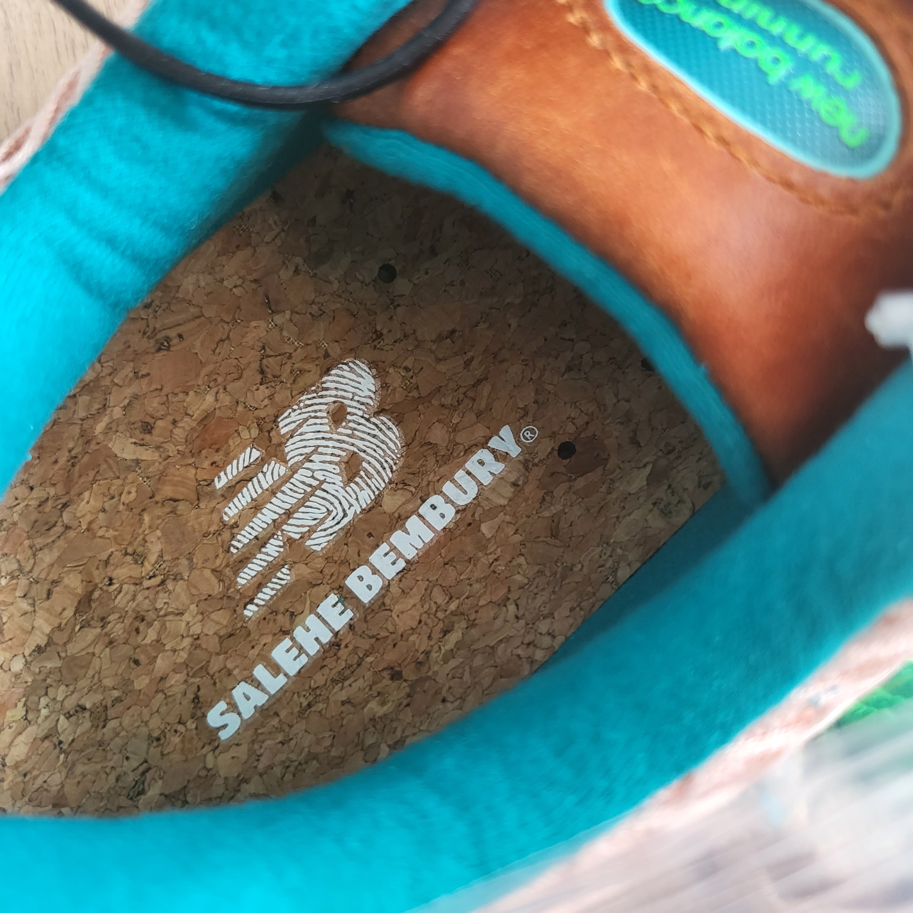New Balance x Salehe Bembury 2002R Water Be The Guide 착용 스타일 - 3