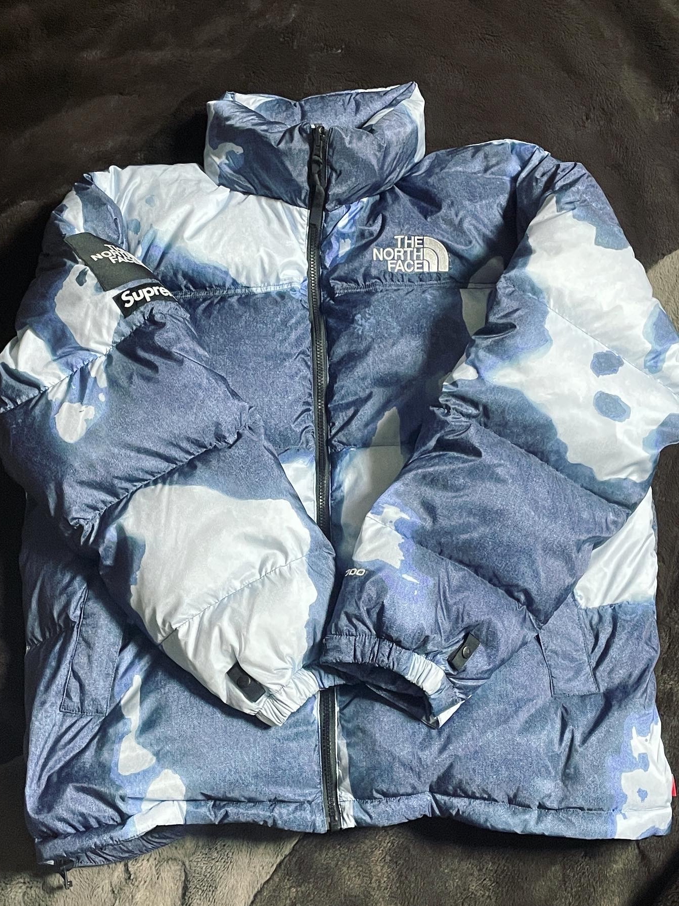 Supreme x The North Face Bleached Denim Print Nuptse Jacket Indigo - 21FW 착용 스타일 - 2