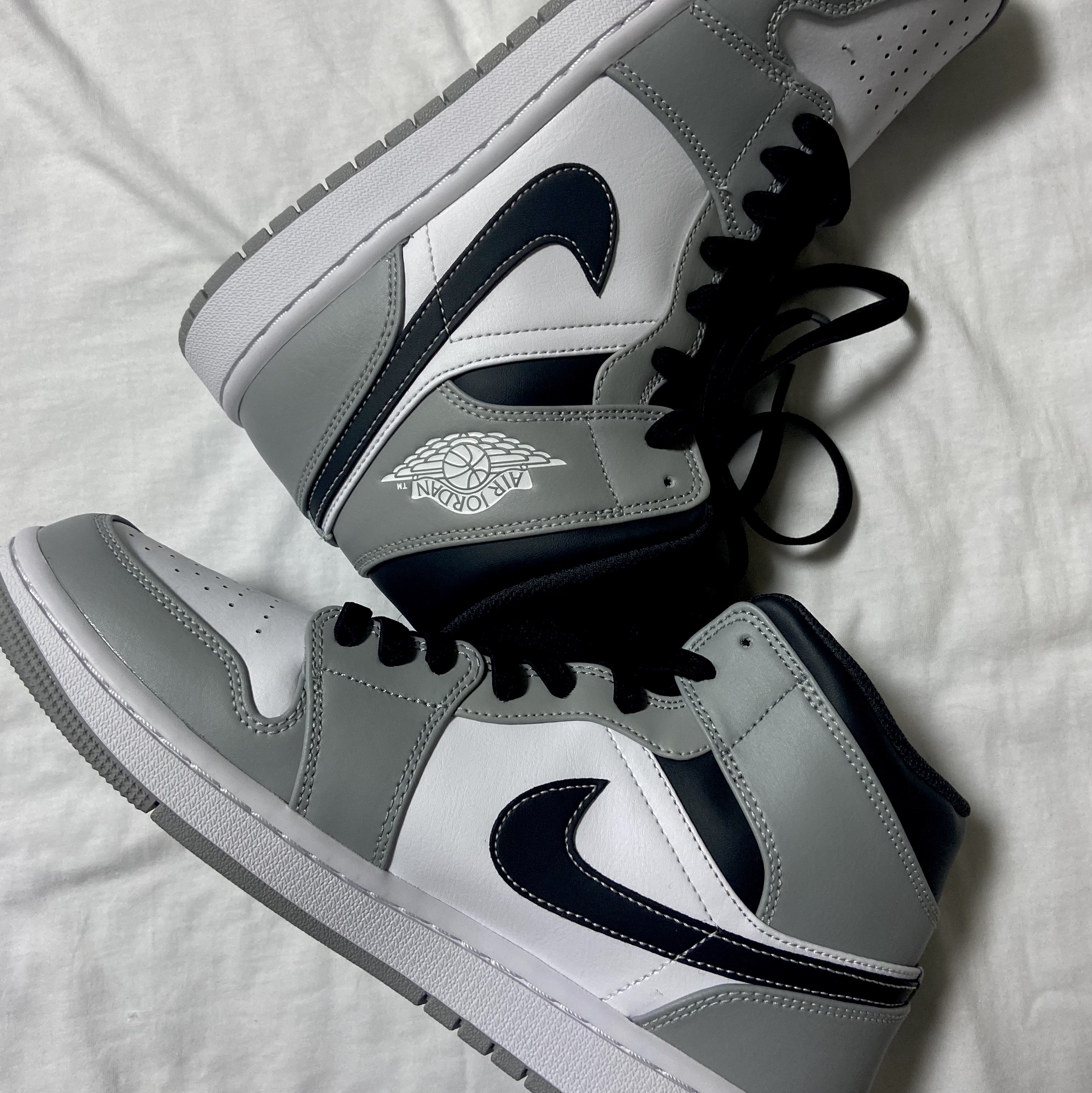 Jordan 1 Mid Light Smoke Grey Anthracite 착용 스타일