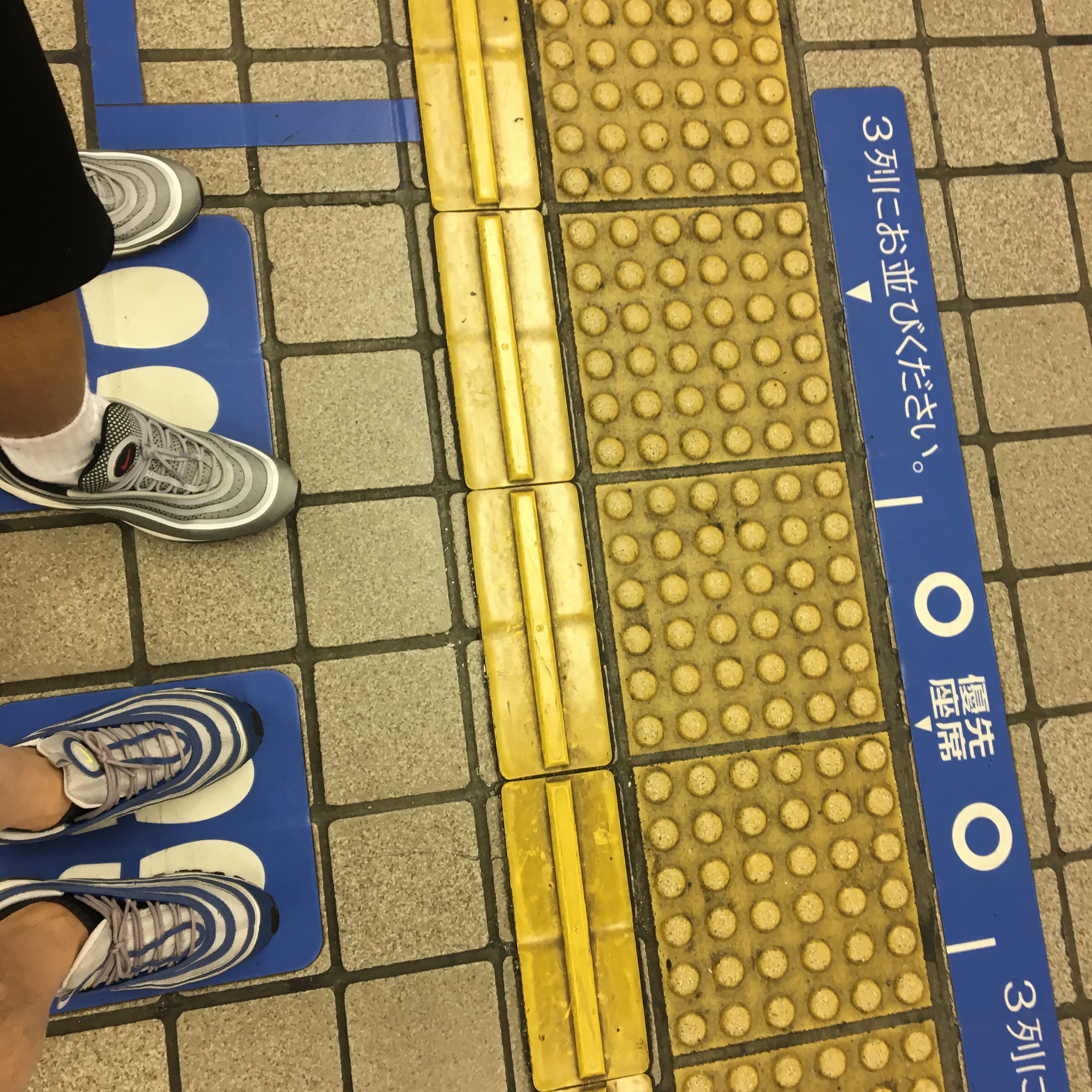 Nike Air Max 97 OG Royal Neon 착용 스타일 - 2