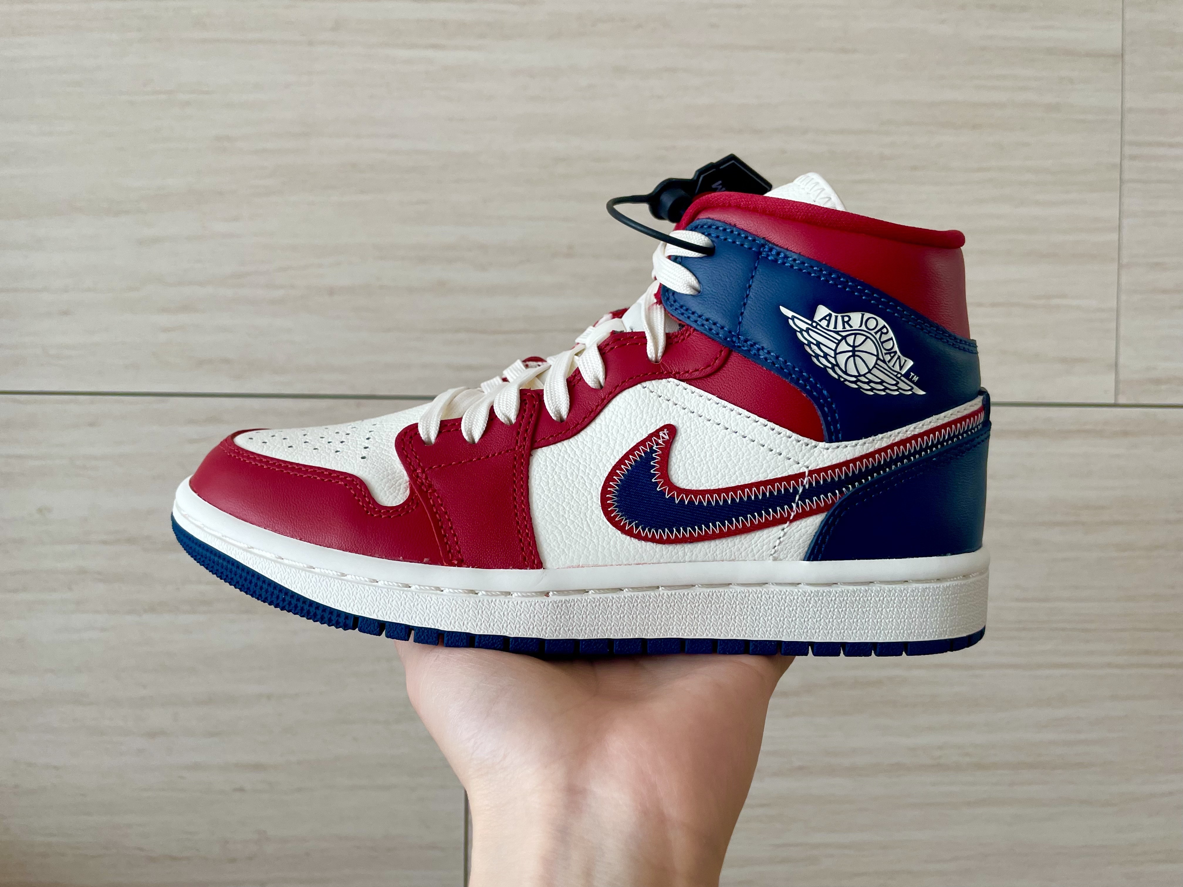 (W) Jordan 1 Mid SE Gym Red Midnight Navy 착용 스타일