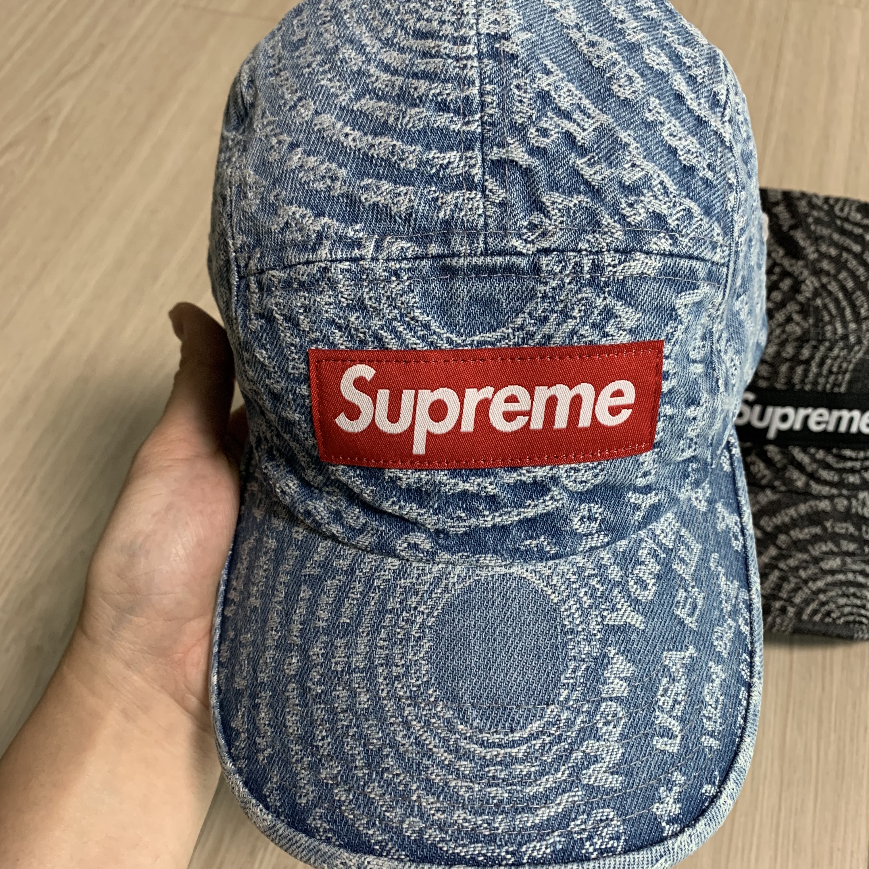Supreme Circles Jacquard Denim Camp Cap Blue - 21FW, Supreme Circles Jacquard Denim Camp Cap Black - 21FW 착용 스타일 - 2