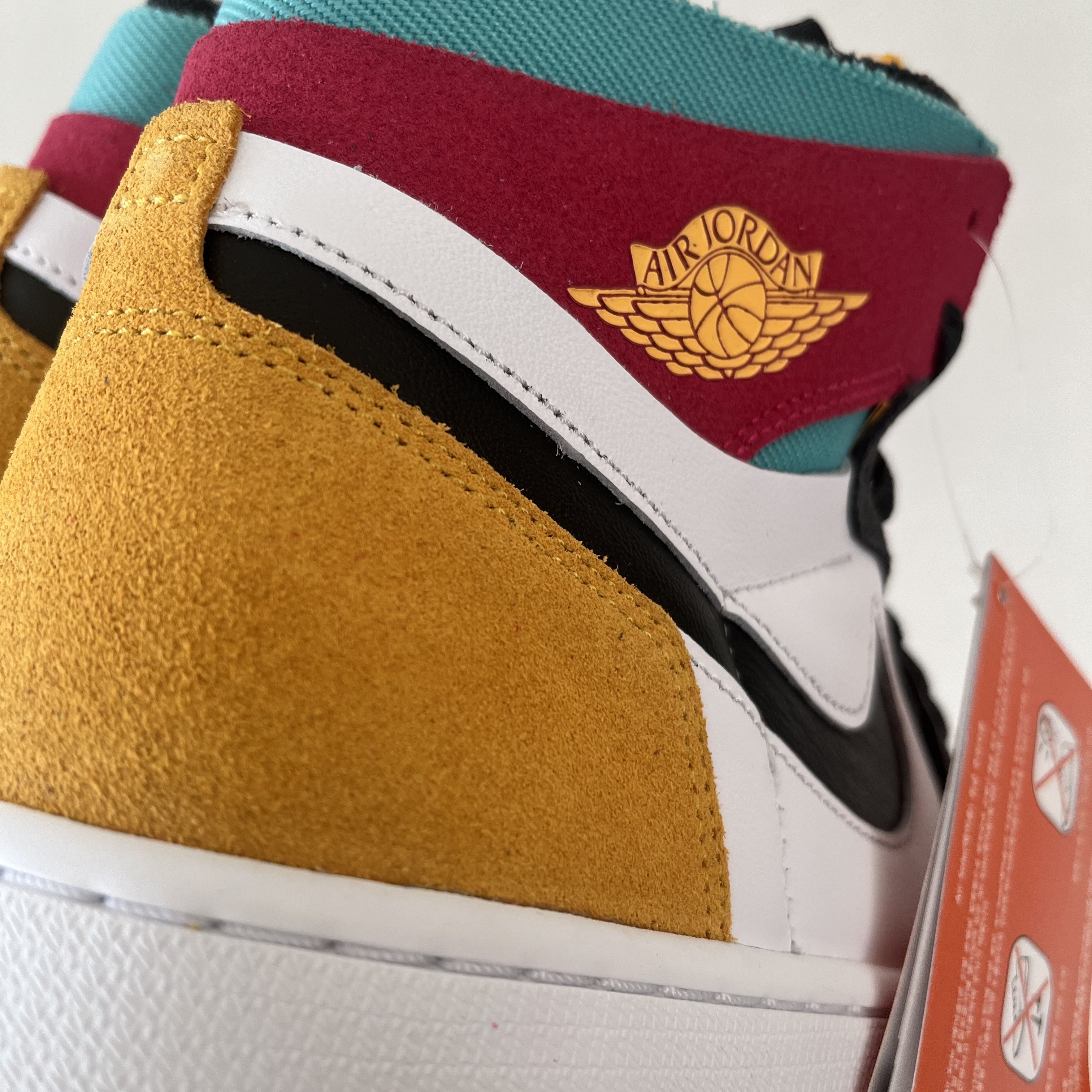 Jordan 1 Zoom Air CMFT Anthracite Pink Gold 착용 스타일 - 5