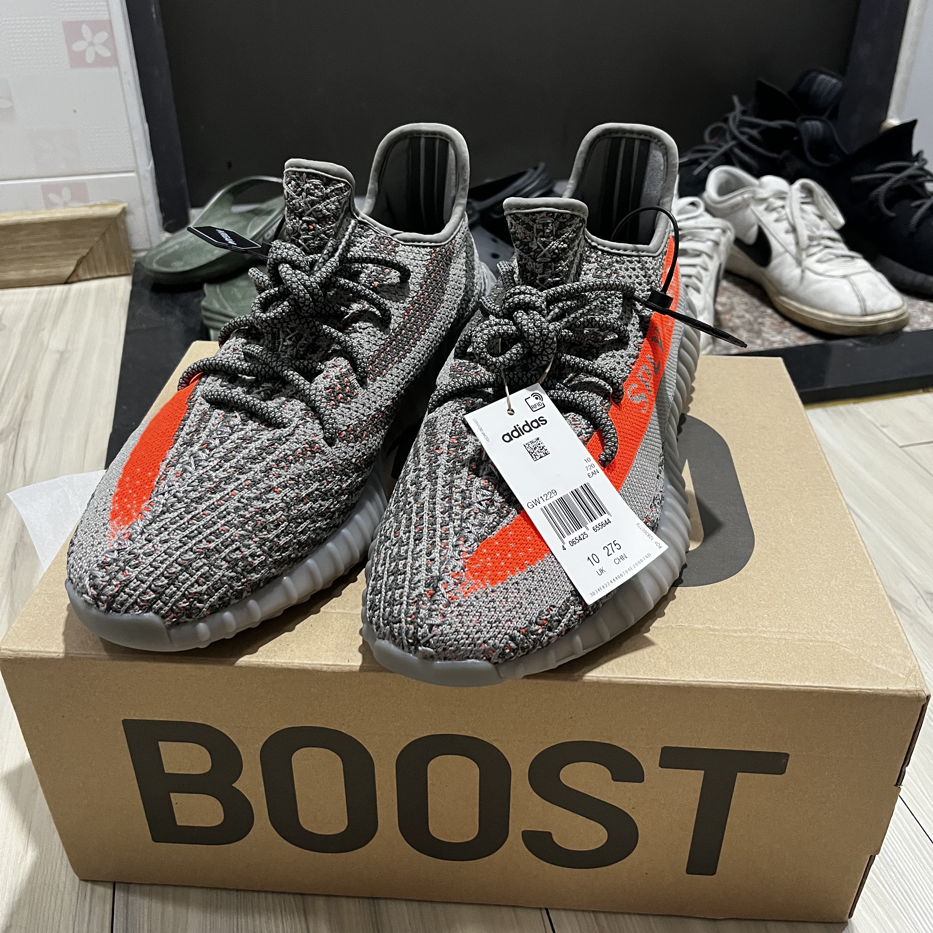 Adidas Yeezy Boost 350 V2 Beluga - Reflective, Adidas Yeezy Boost 350 V2 Black Red 2020 착용 스타일 - 3