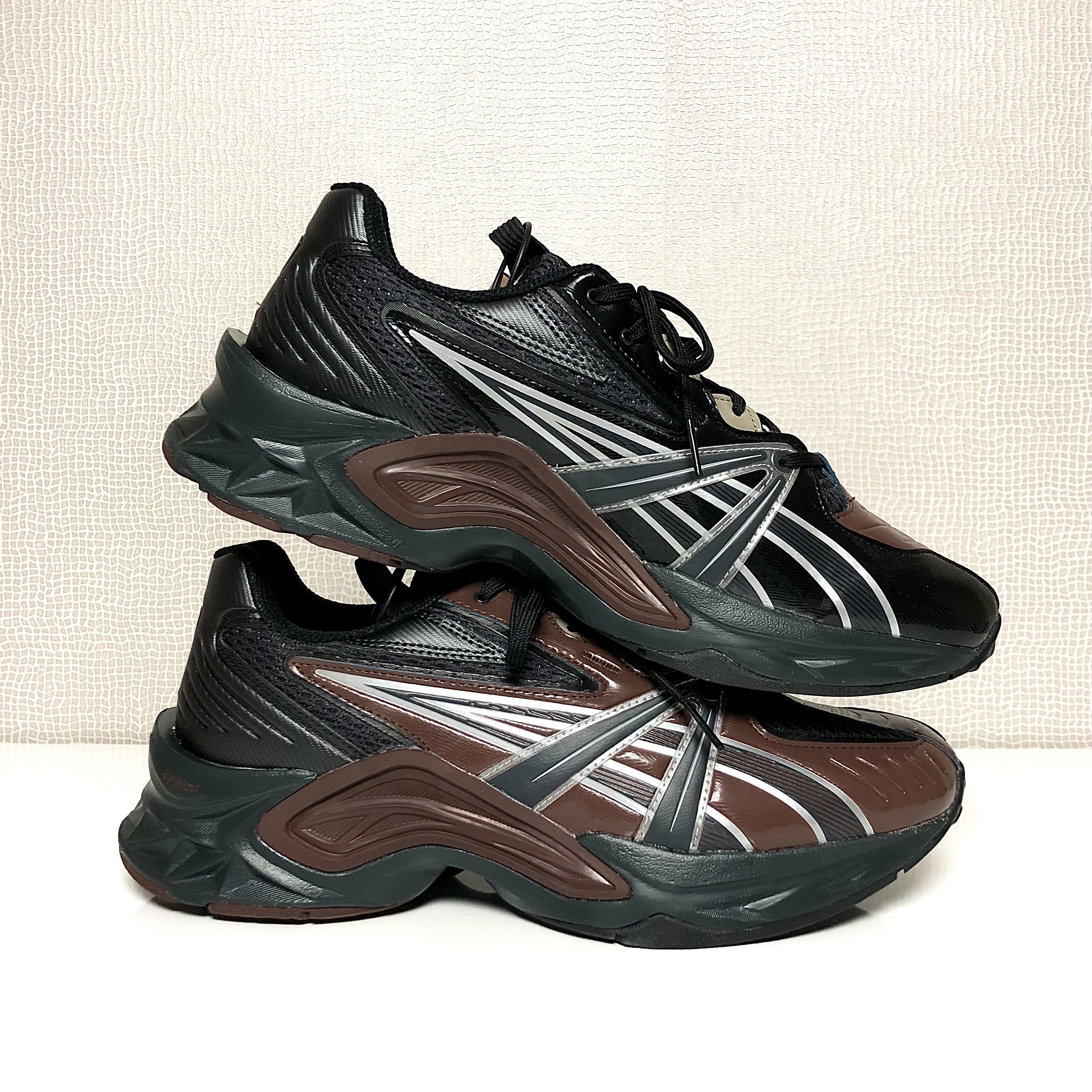 Asics HN2-S Protoblast Chocolate Brown 착용 스타일